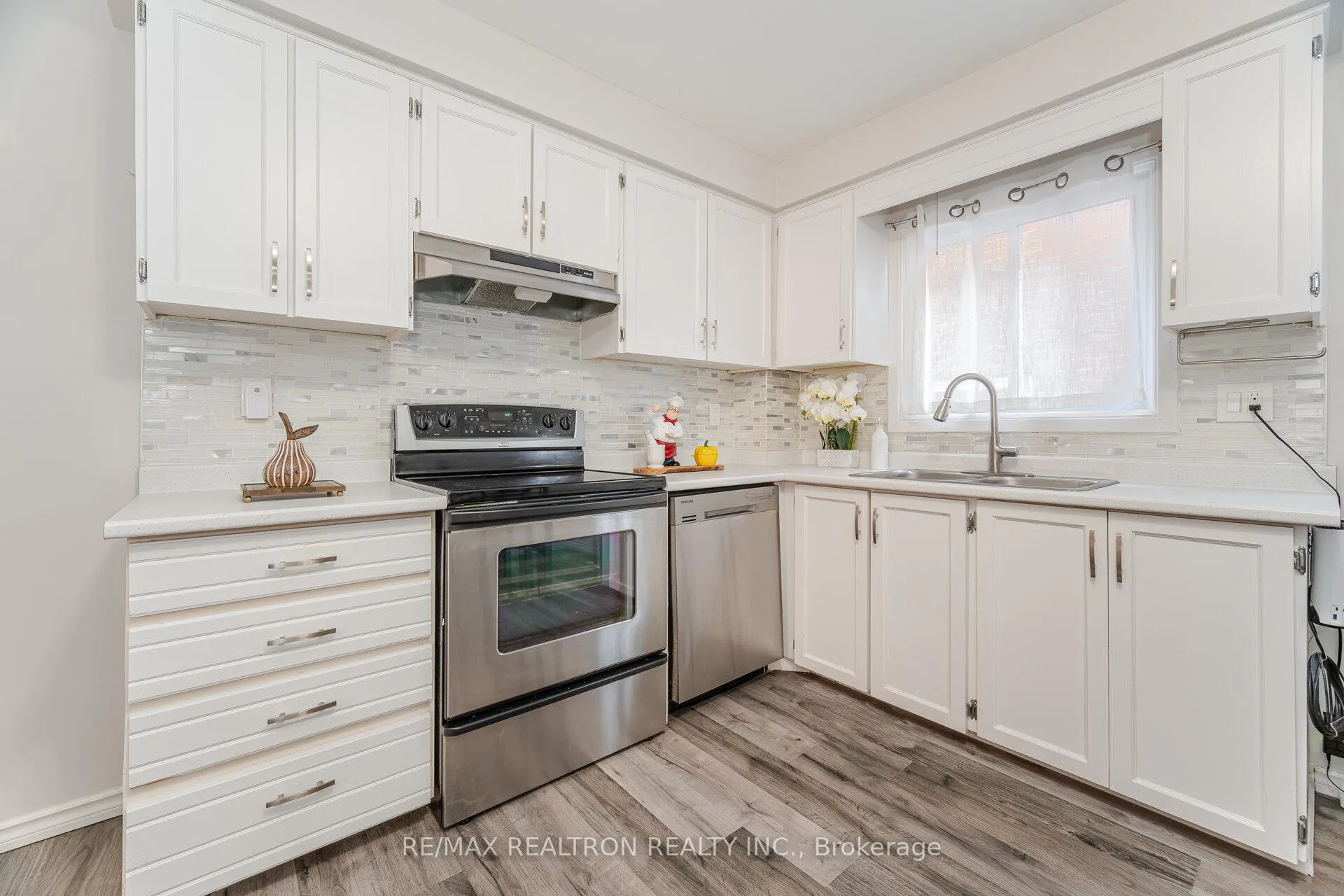Photo 16 of 68 Trawley Crescent, Ajax, Central — HOMEH