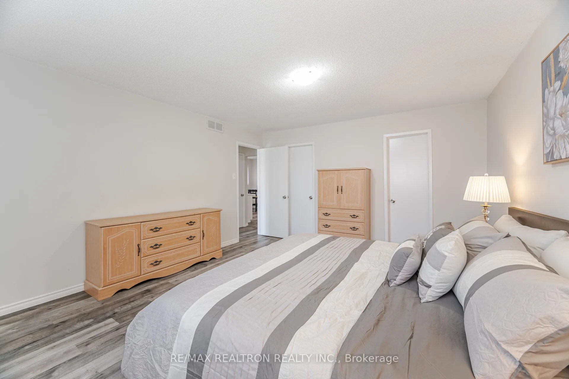 Photo 22 of 68 Trawley Crescent, Ajax, Central — HOMEH
