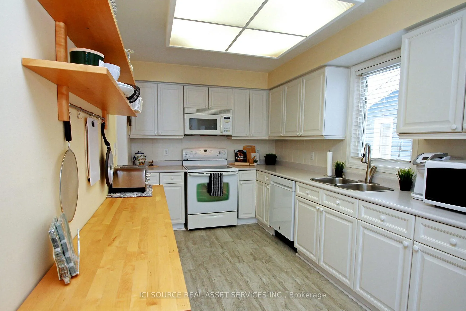 Photo 12 of 85 Wilmot Trail, Clarington, Bowmanville — HOMEH