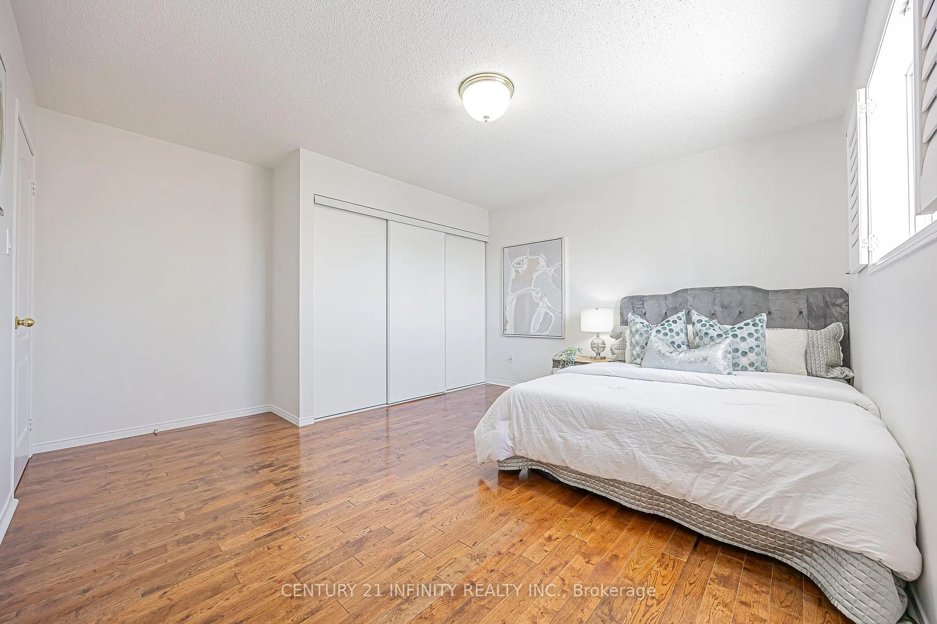Photo 40 of 31 Gloria Crescent, Whitby, Williamsburg — HOMEH