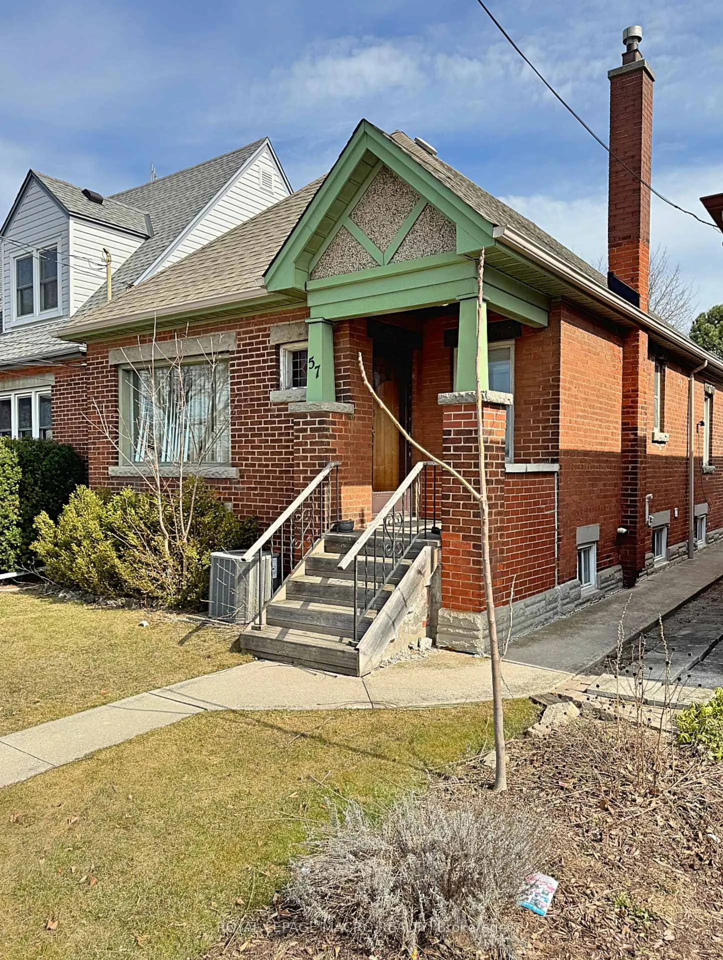 Photo 3 of 57 Paradise Road S, Hamilton, Westdale — HOMEH