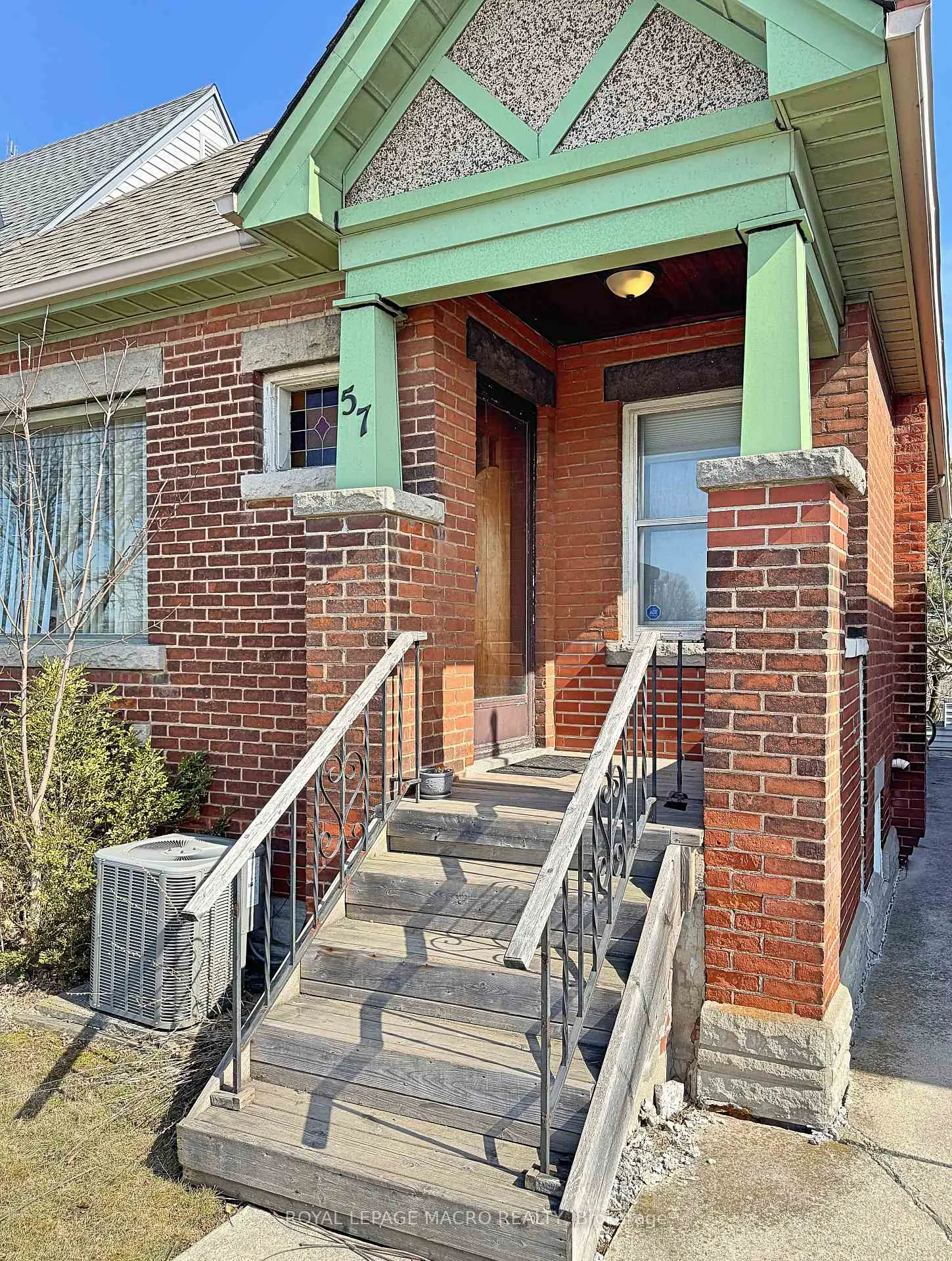 Photo 4 of 57 Paradise Road S, Hamilton, Westdale — HOMEH