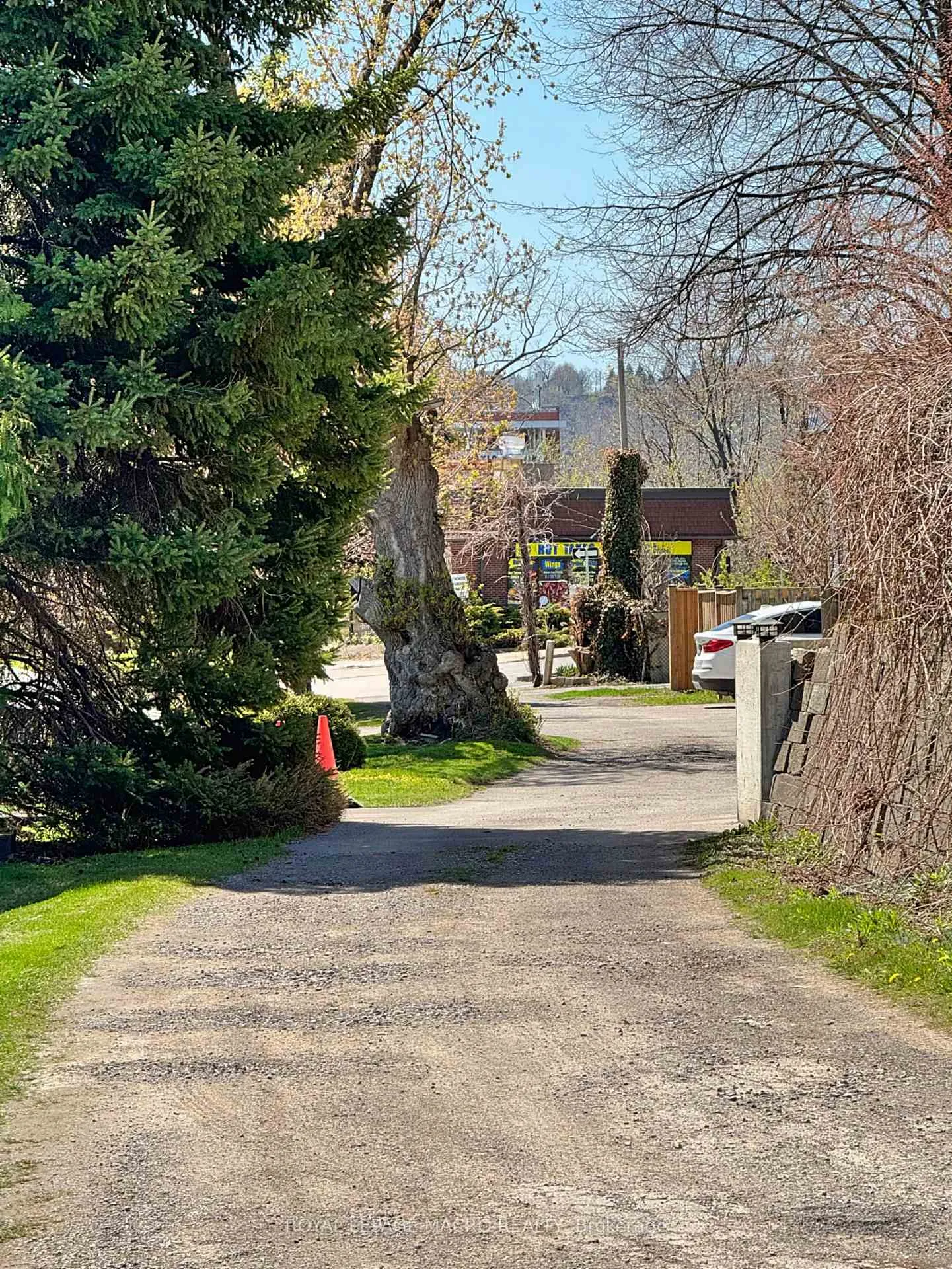 Photo 35 of 57 Paradise Road S, Hamilton, Westdale — HOMEH