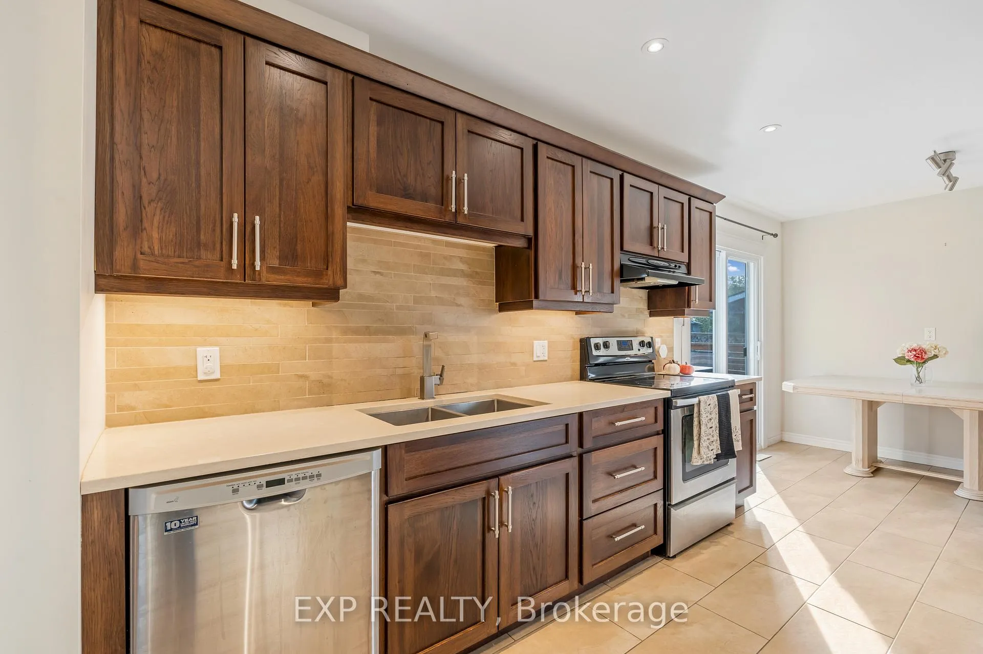 Photo 11 of 88 Rand Street, Hamilton, Stoney Creek Mountain — HOMEH