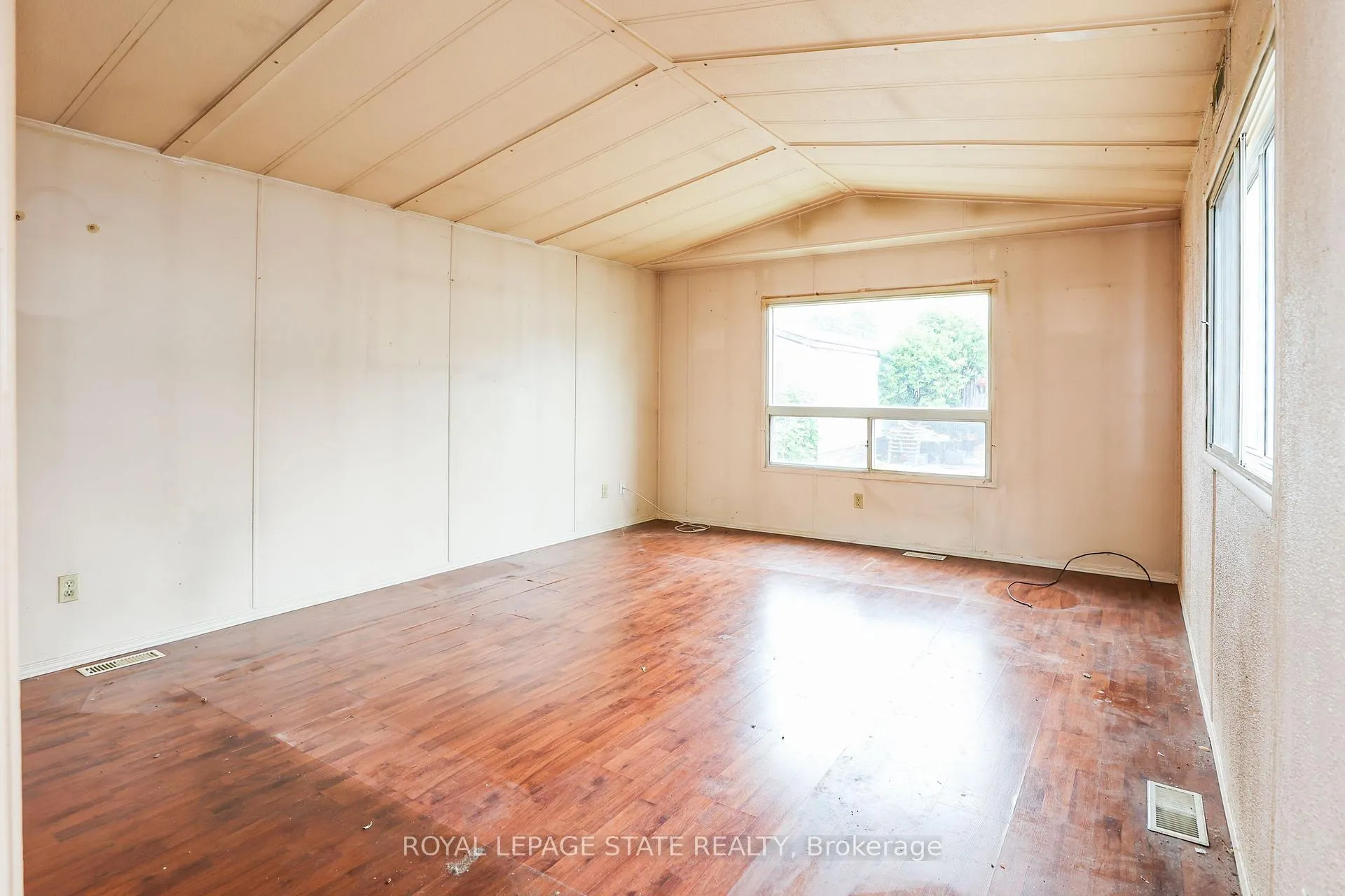 Photo 4 of 4452 Jonathan Lane, Lincoln, Beamsville — HOMEH