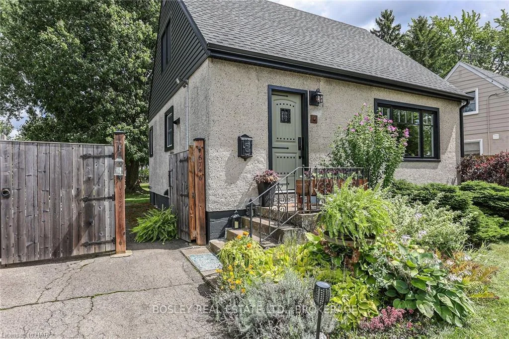 Photo 3 of 6746 Waters Avenue, Niagara Falls, Arad/Fallsview — HOMEH