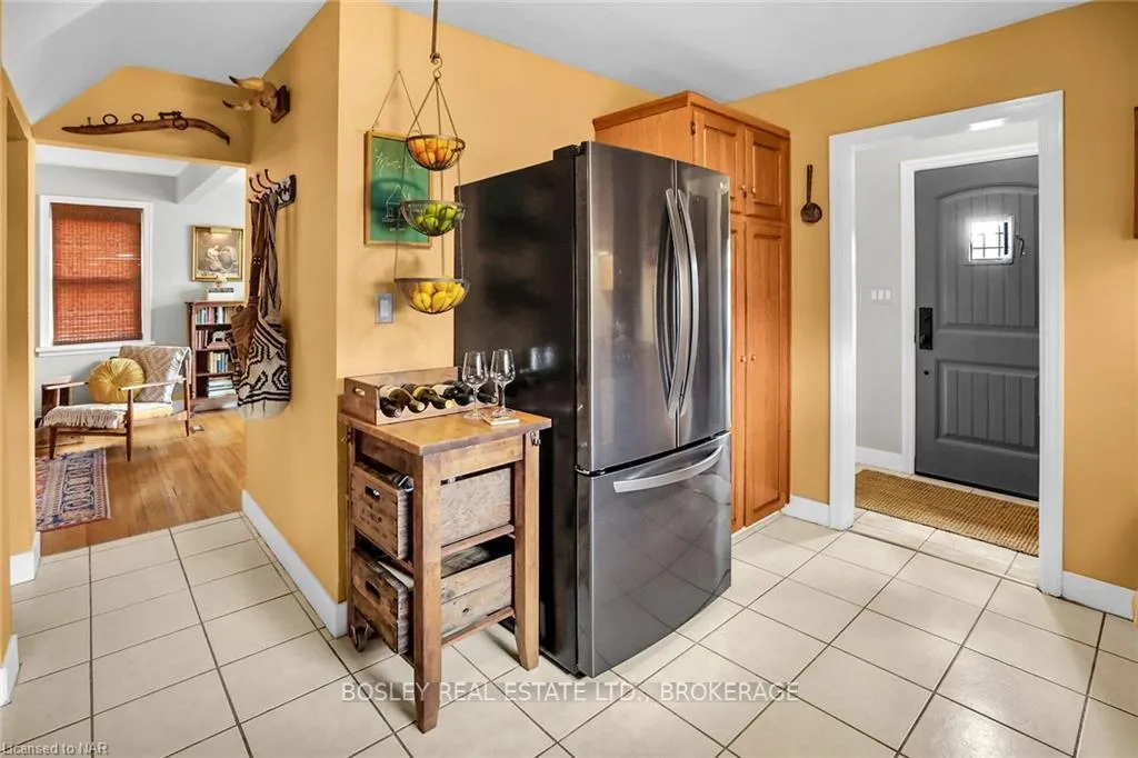 Photo 5 of 6746 Waters Avenue, Niagara Falls, Arad/Fallsview — HOMEH
