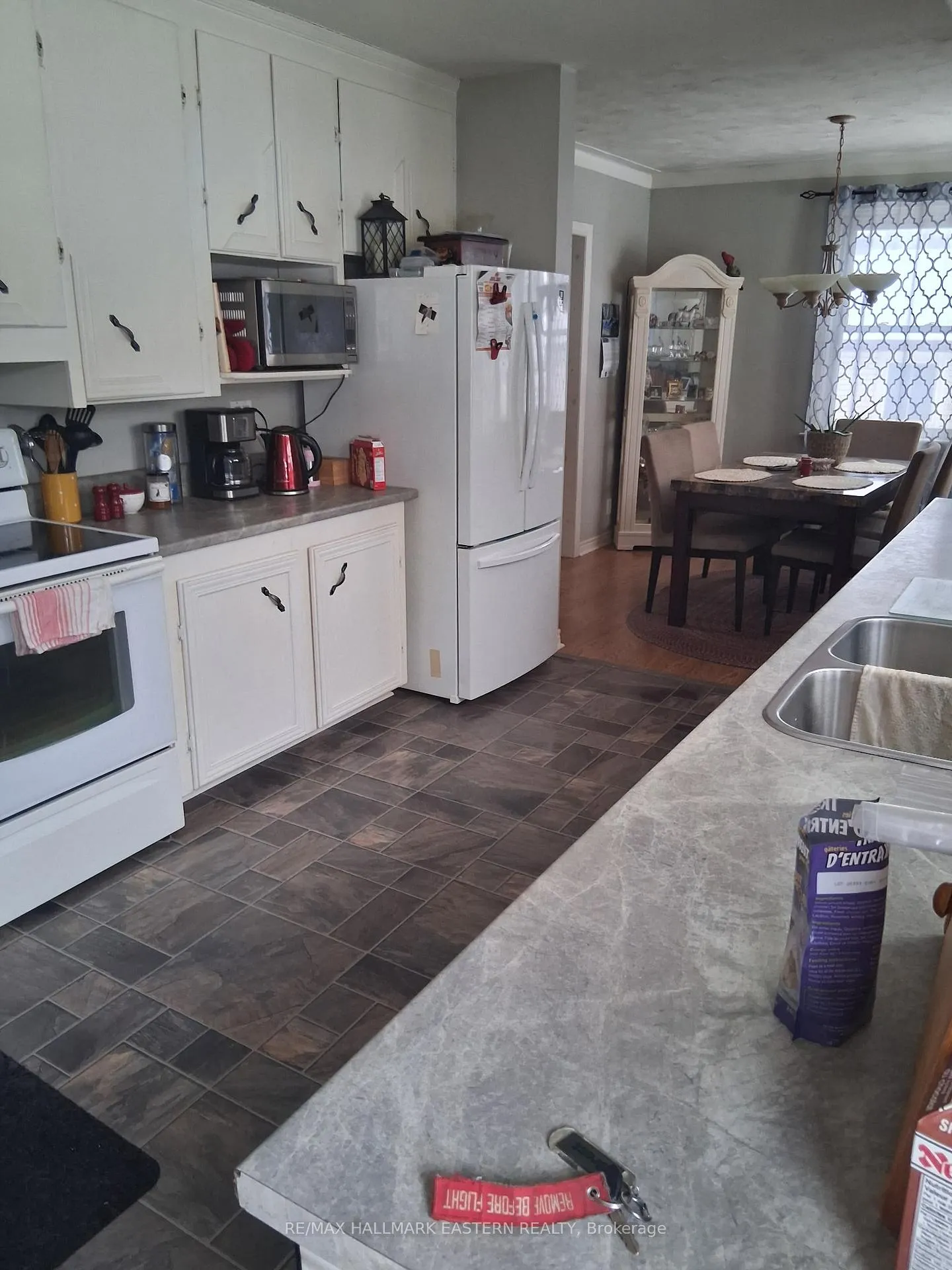 Photo 4 of 99 Wallis Drive, Peterborough, Monaghan Ward 2 — HOMEH