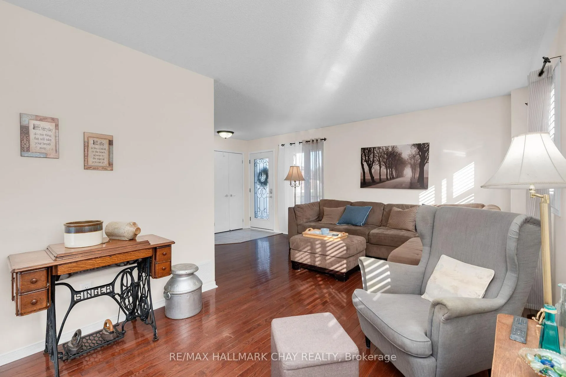 Photo 8 of 76 Hodgson Drive, Barrie, Northwest — HOMEH