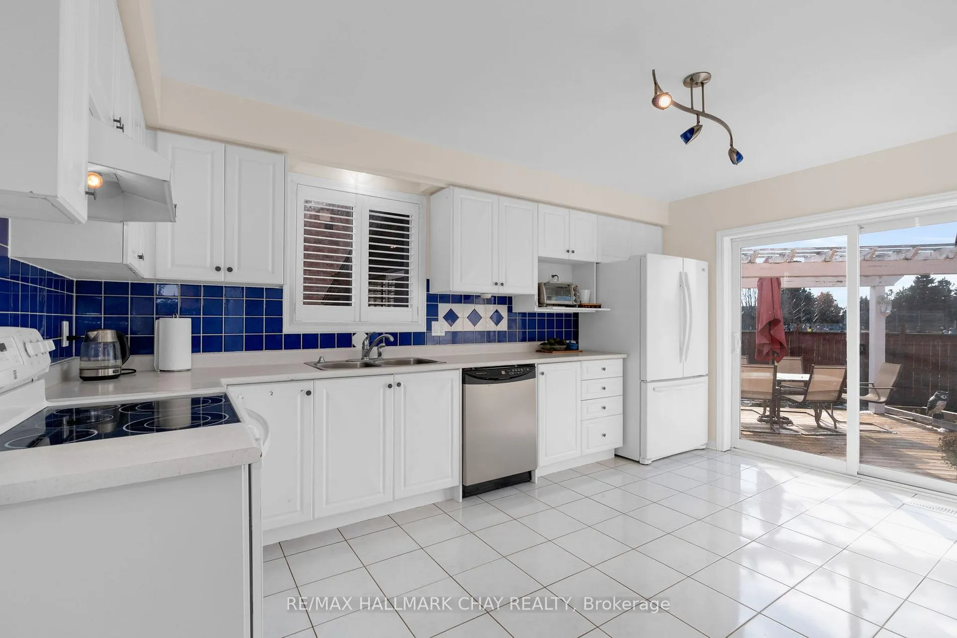 Photo 12 of 76 Hodgson Drive, Barrie, Northwest — HOMEH