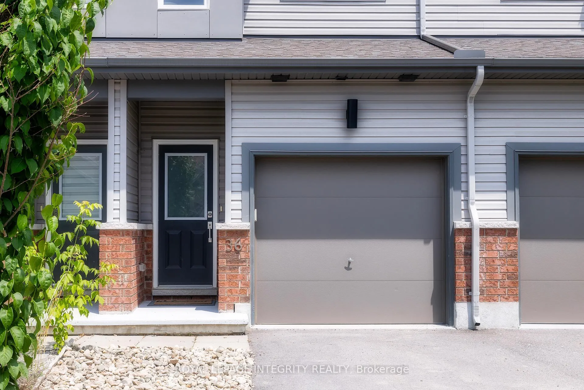 Photo 4 of 36 Mona Mcbride Drive, Arnprior — HOMEH