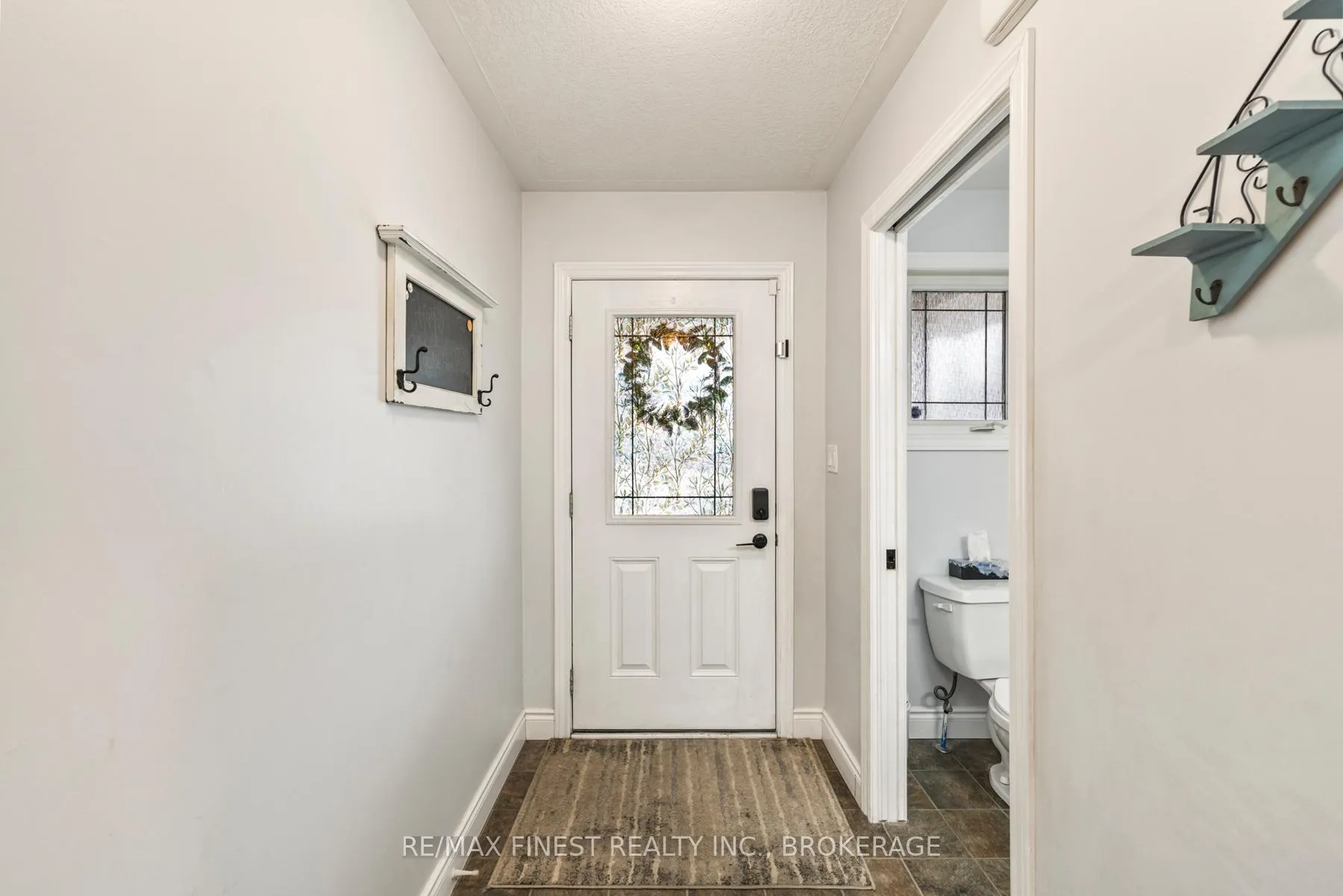 Photo 4 of 1070 Redwood Crescent, Kingston, City Northwest — HOMEH