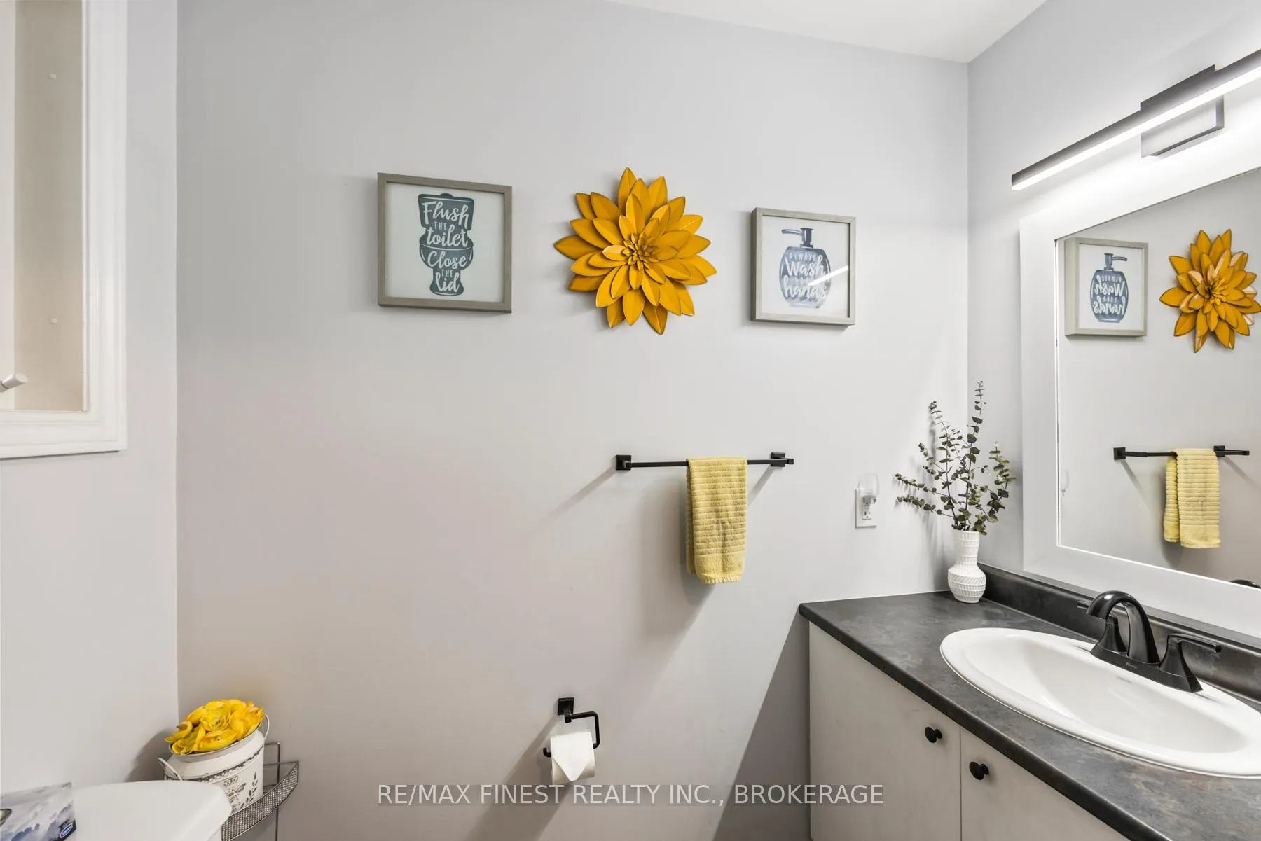 Photo 5 of 1070 Redwood Crescent, Kingston, City Northwest — HOMEH
