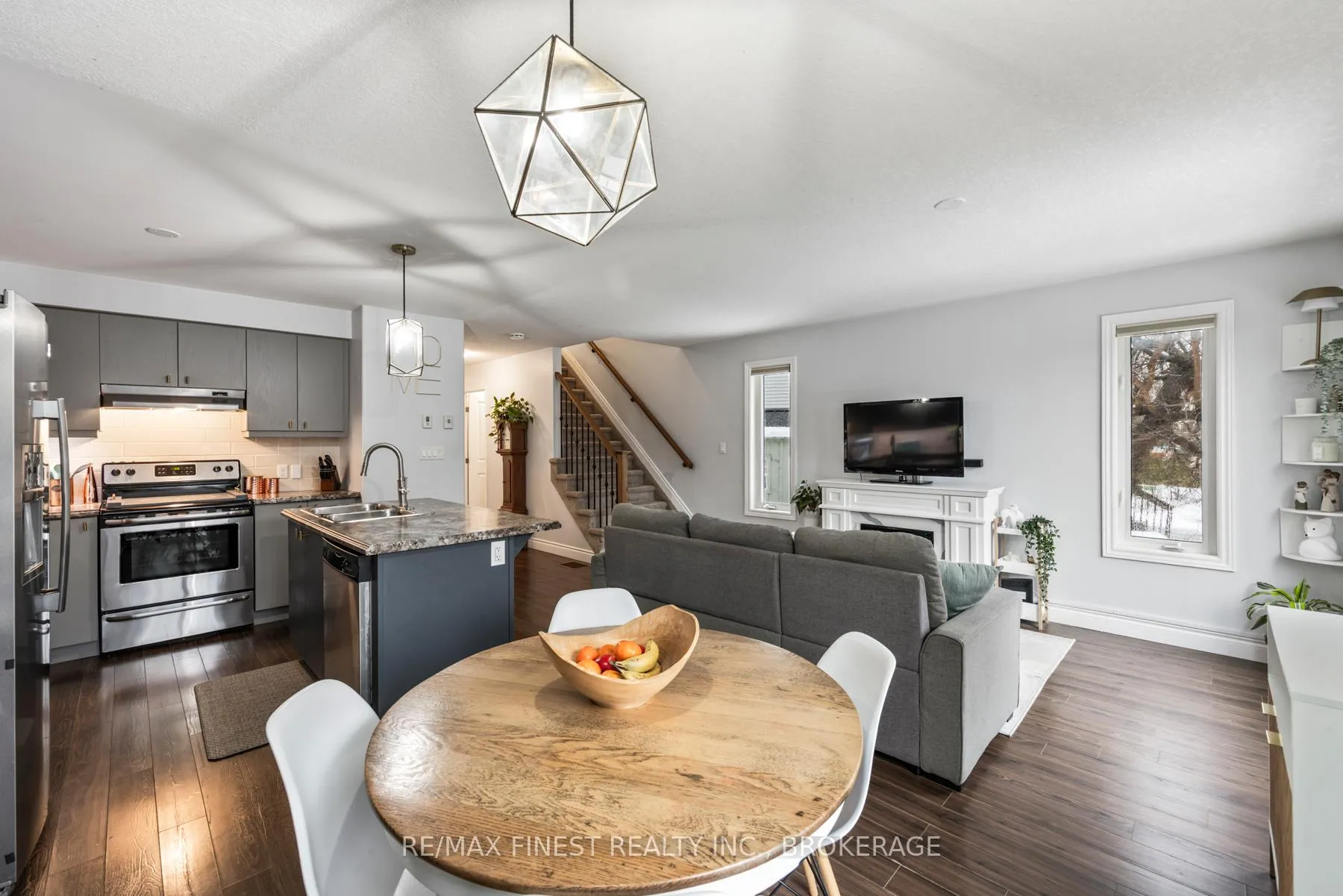 Photo 14 of 1070 Redwood Crescent, Kingston, City Northwest — HOMEH