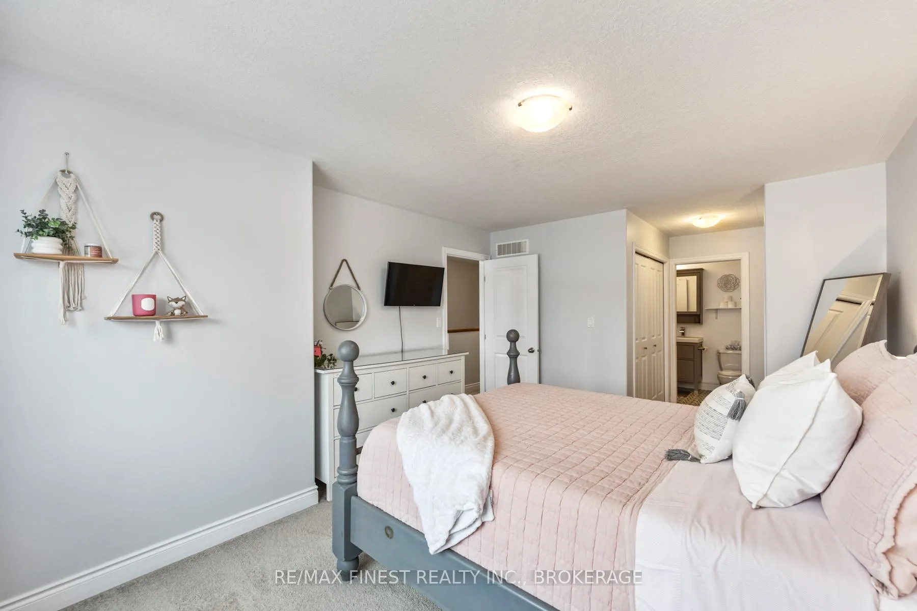 Photo 30 of 1070 Redwood Crescent, Kingston, City Northwest — HOMEH
