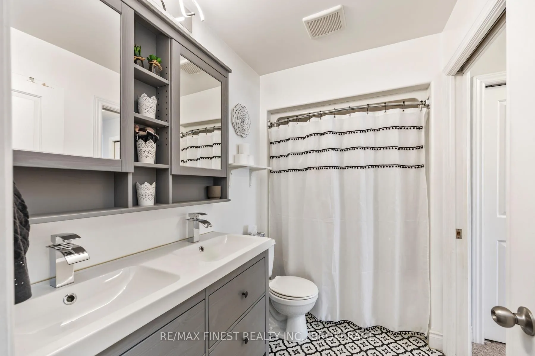 Photo 32 of 1070 Redwood Crescent, Kingston, City Northwest — HOMEH