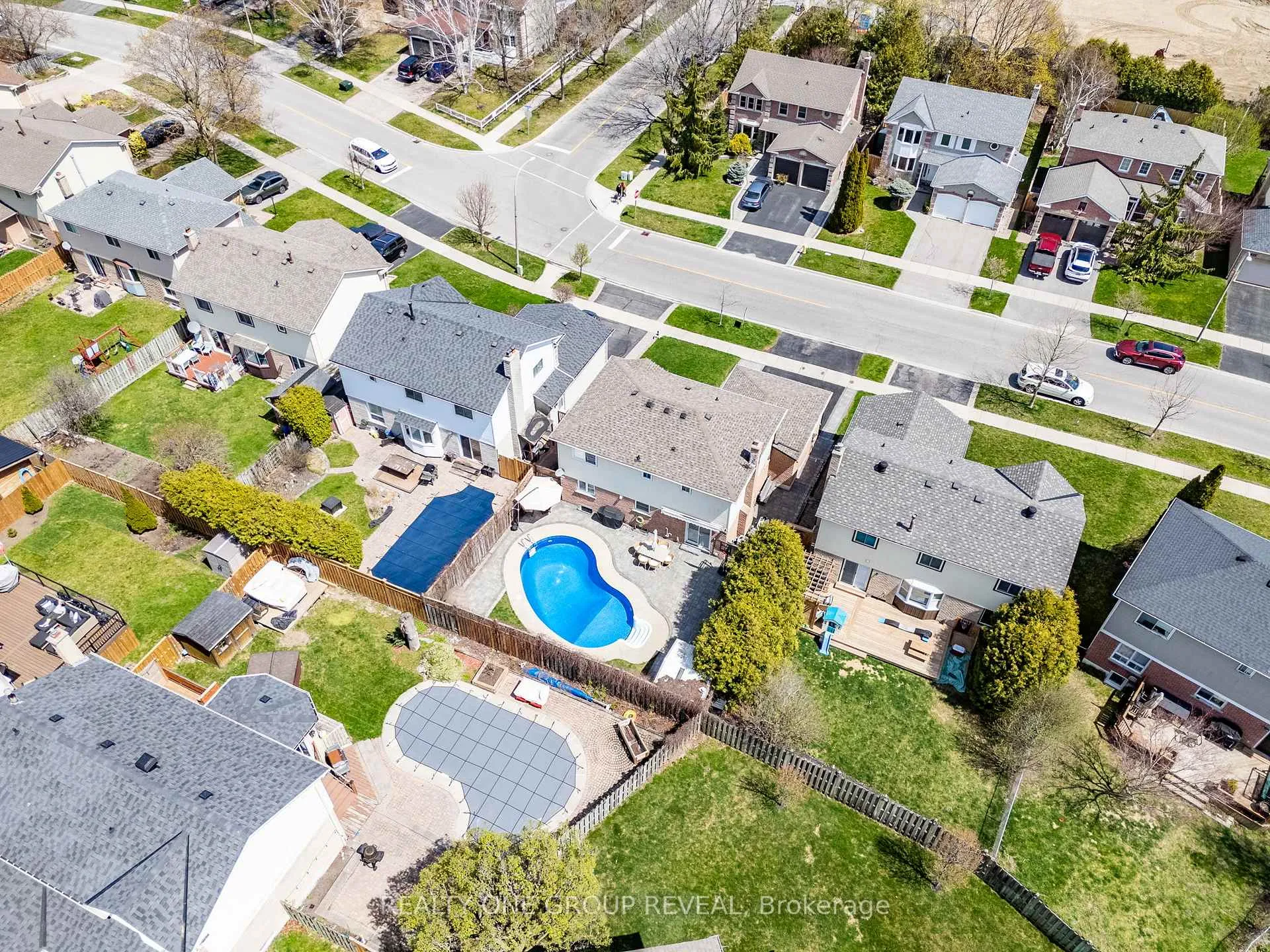 Photo 6 of 828 White Ash Drive, Whitby, Williamsburg — HOMEH