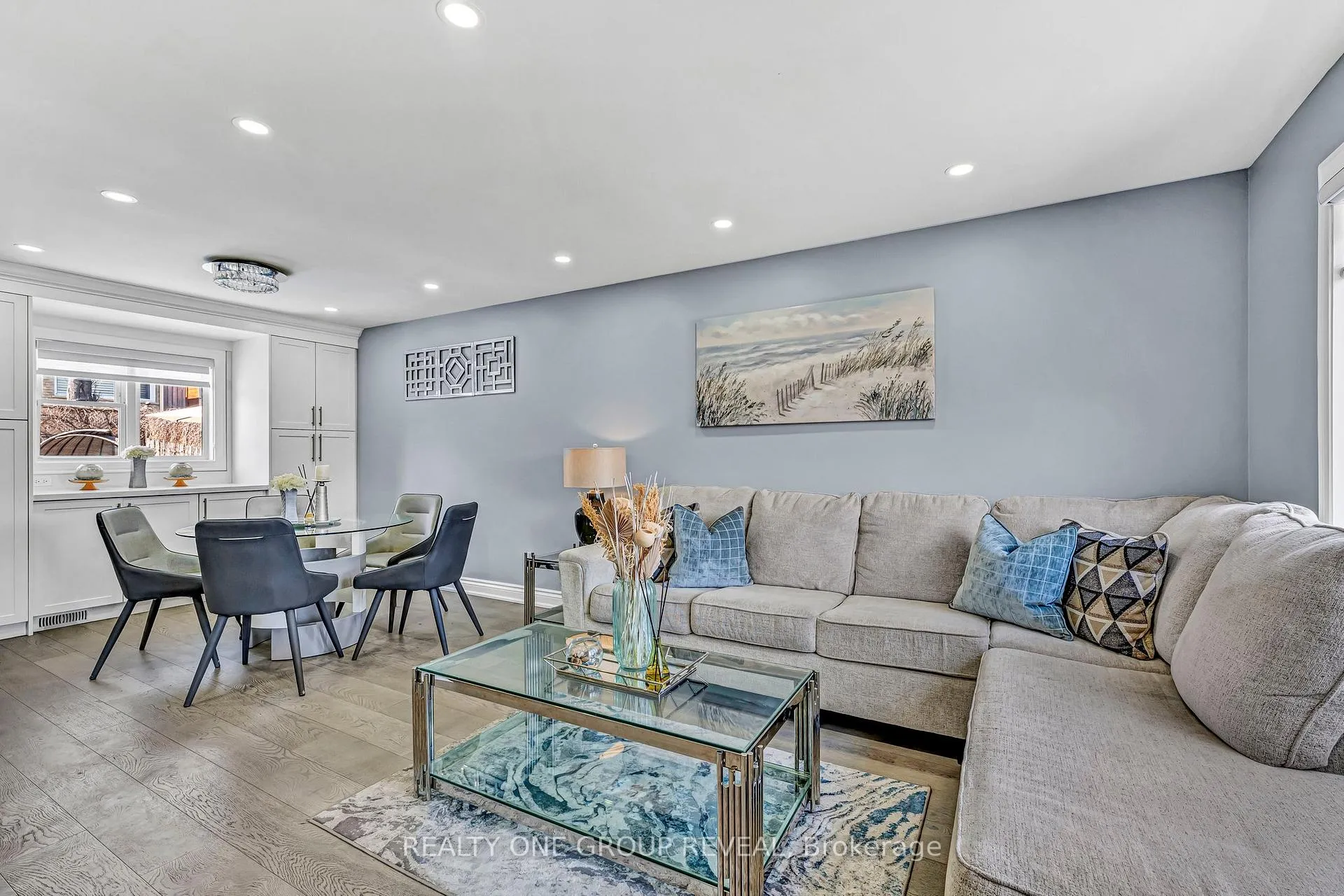 Photo 12 of 828 White Ash Drive, Whitby, Williamsburg — HOMEH