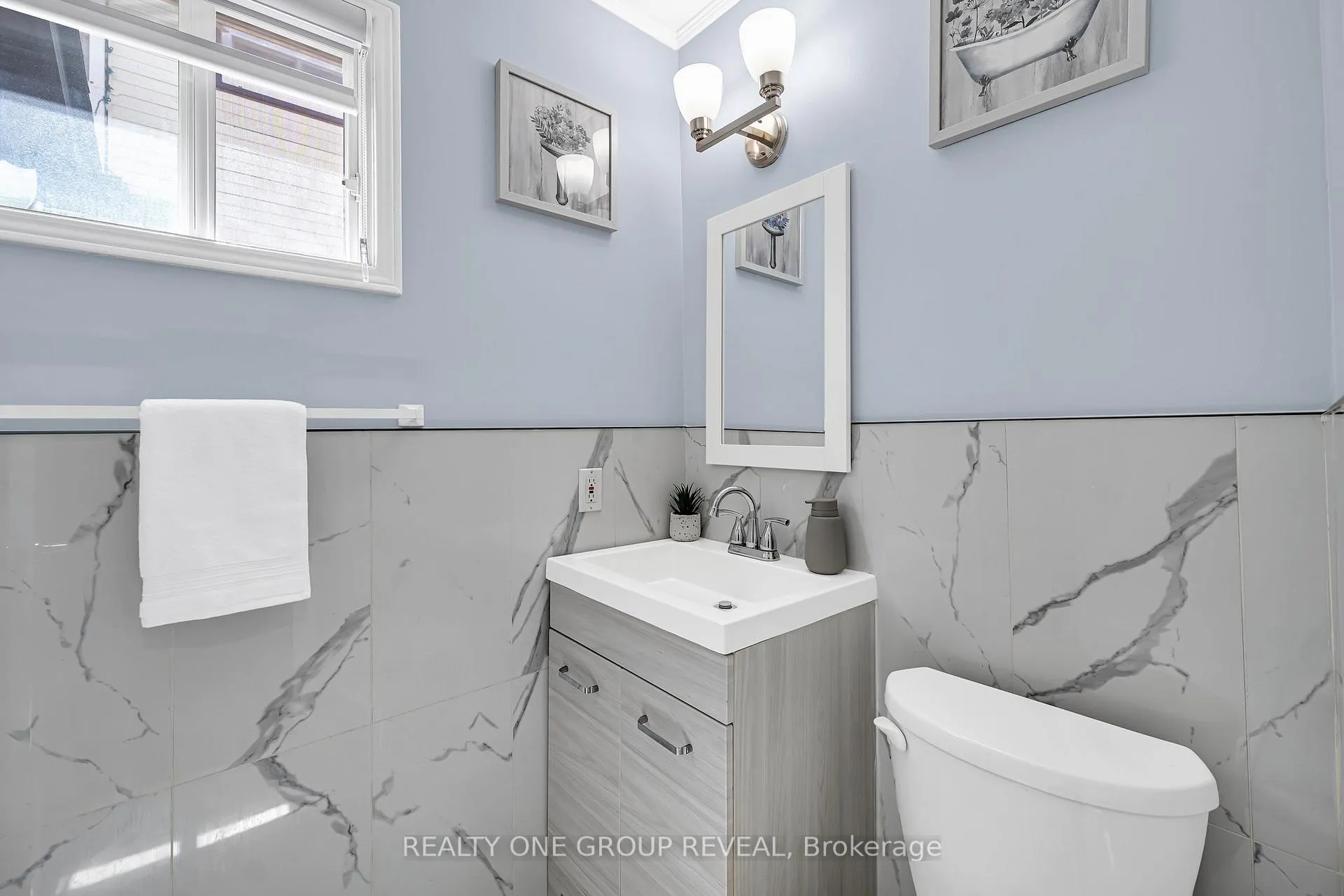 Photo 16 of 828 White Ash Drive, Whitby, Williamsburg — HOMEH