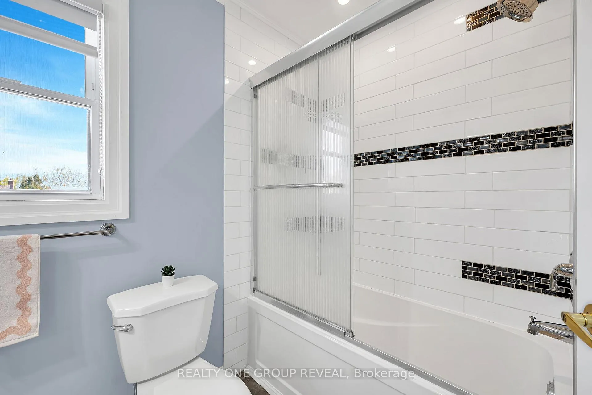 Photo 37 of 828 White Ash Drive, Whitby, Williamsburg — HOMEH