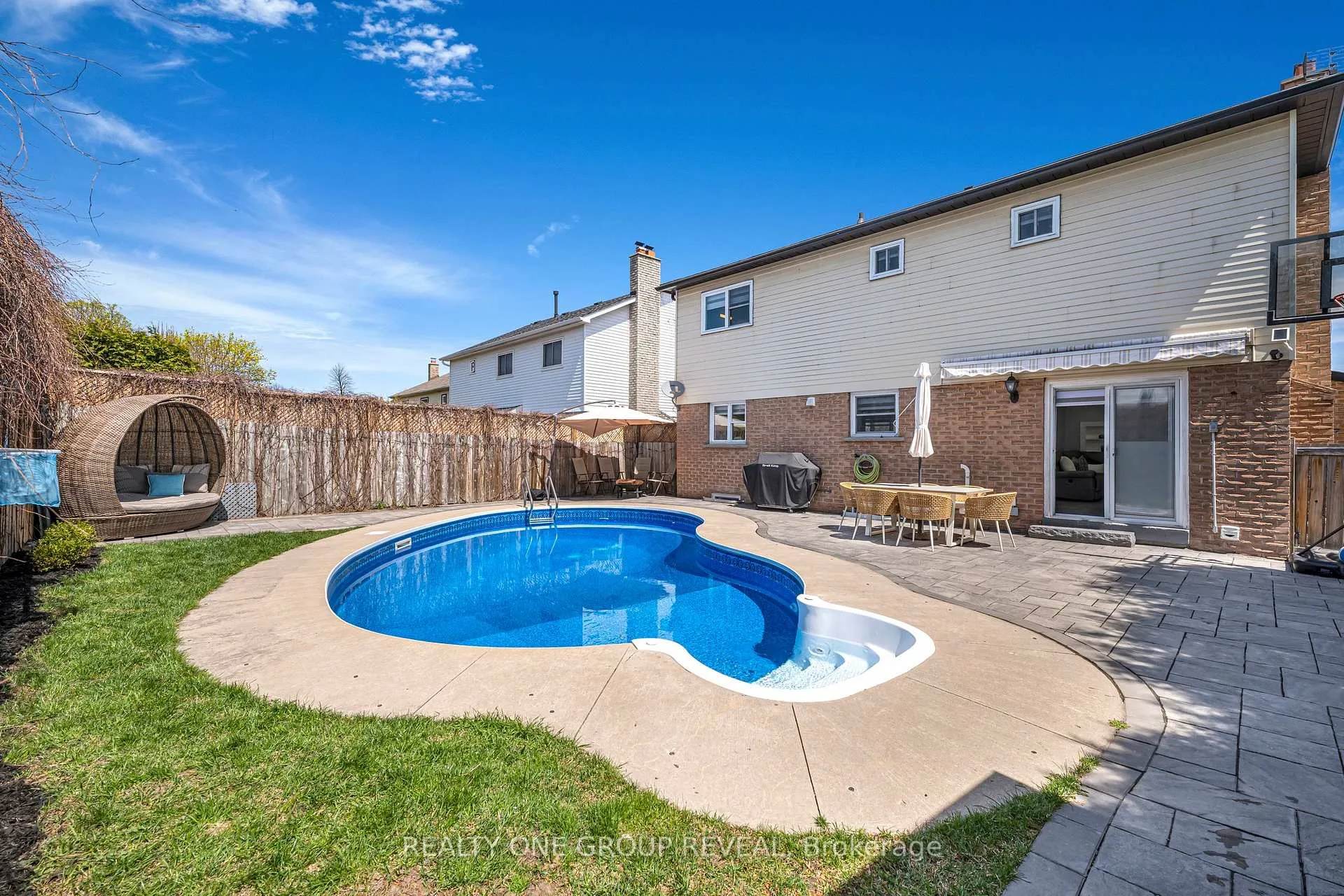 Photo 49 of 828 White Ash Drive, Whitby, Williamsburg — HOMEH