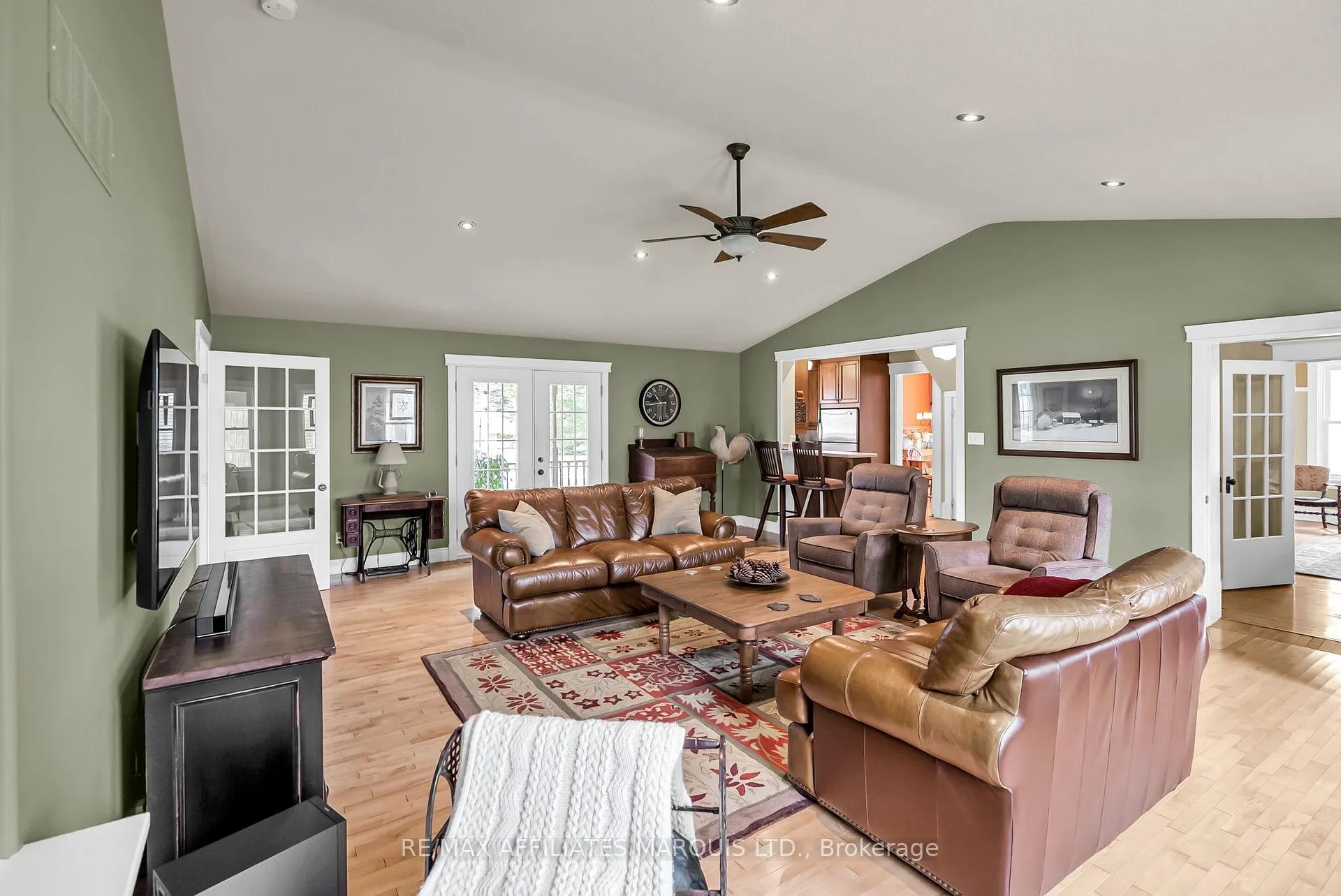 Photo 11 of 21 Peter Street, North Glengarry, Maxville — HOMEH