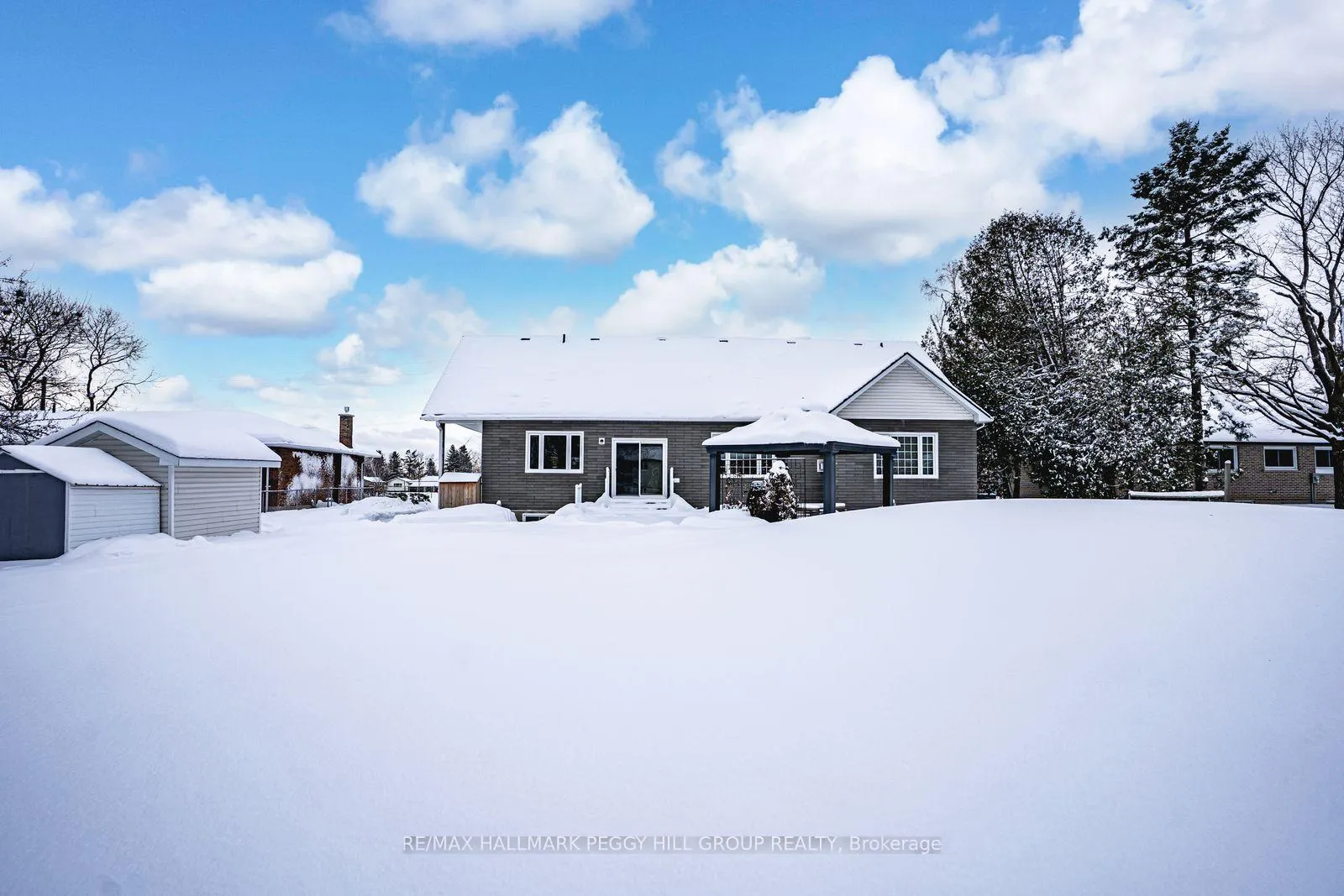 Photo 2 of 222 Glenn Avenue, Innisfil, Stroud — HOMEH