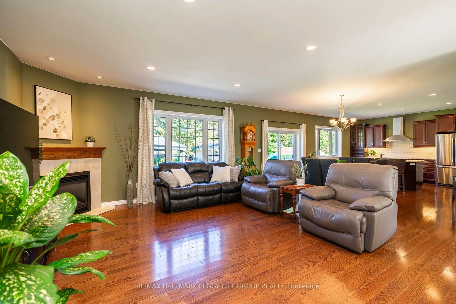 Photo 3 of 222 Glenn Avenue, Innisfil, Stroud — HOMEH