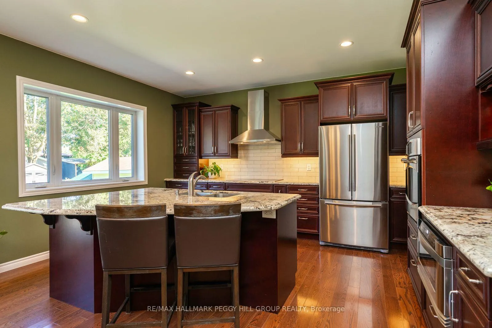 Photo 5 of 222 Glenn Avenue, Innisfil, Stroud — HOMEH