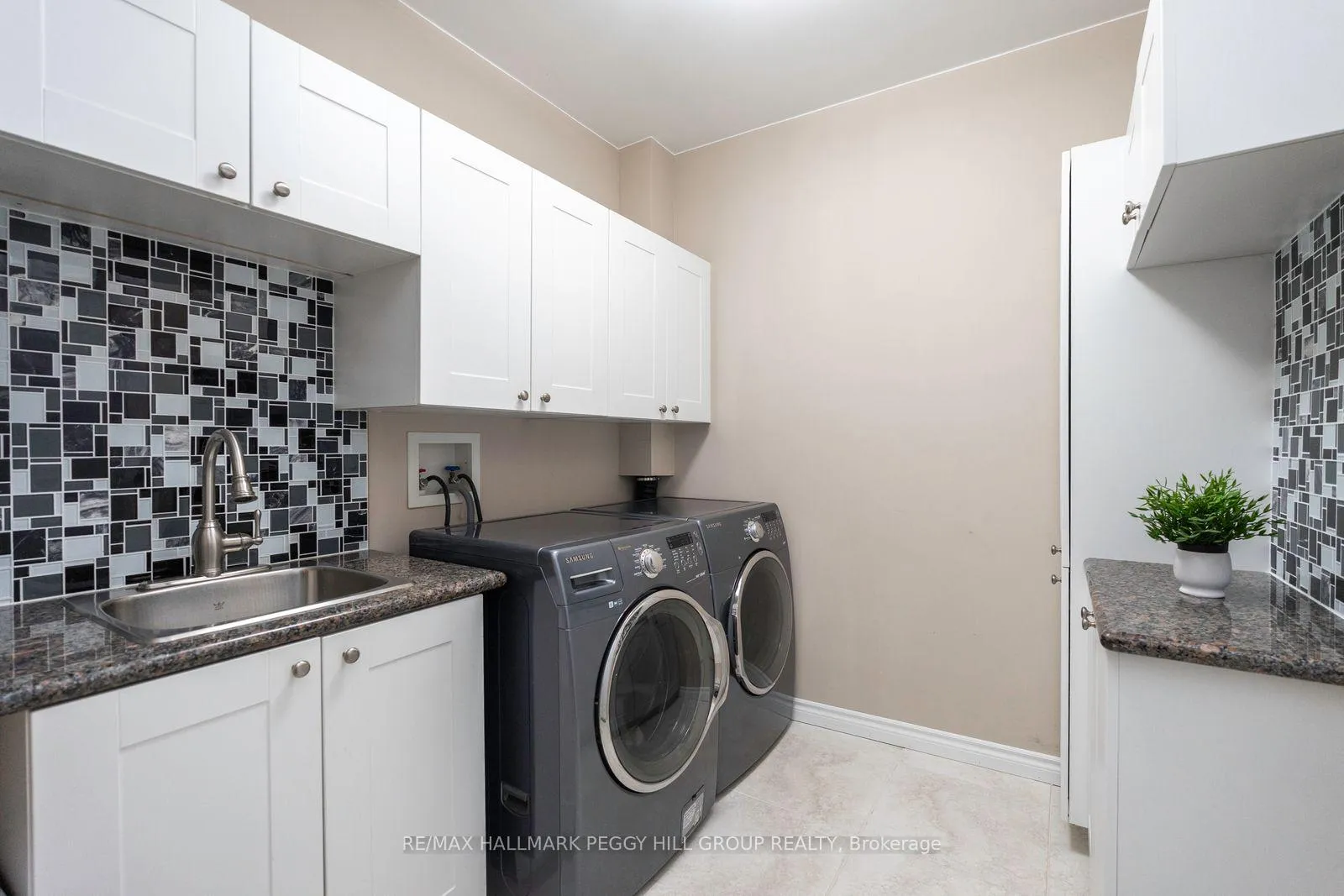 Photo 13 of 222 Glenn Avenue, Innisfil, Stroud — HOMEH
