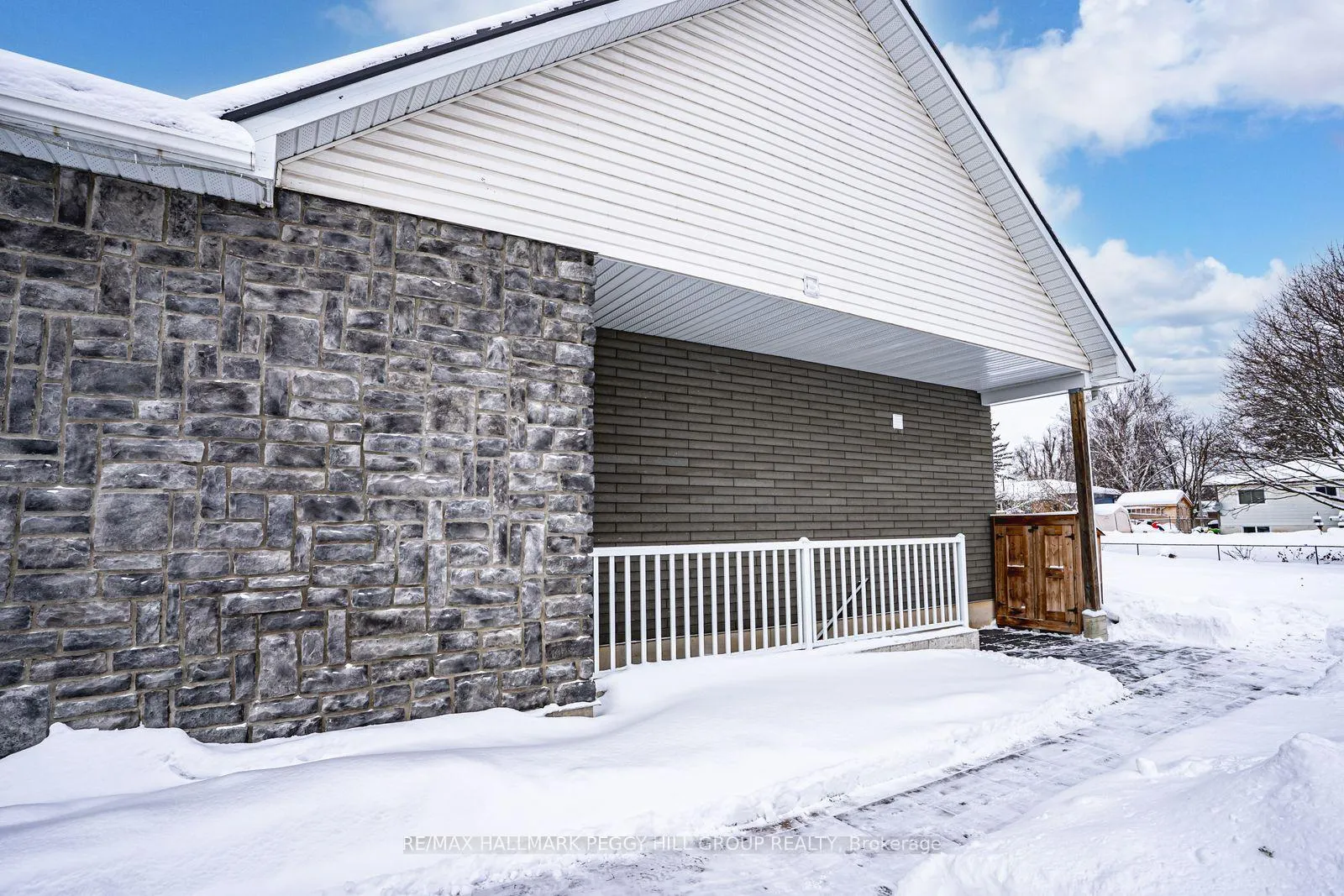 Photo 16 of 222 Glenn Avenue, Innisfil, Stroud — HOMEH