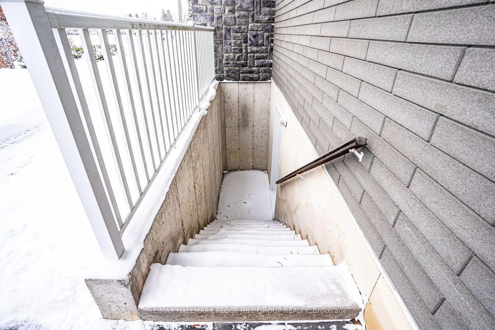 Photo 17 of 222 Glenn Avenue, Innisfil, Stroud — HOMEH