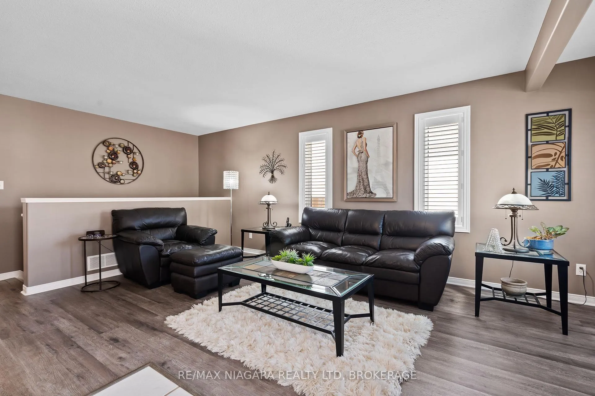 Photo 5 of 208 Autumn Crescent, Welland, West Welland — HOMEH