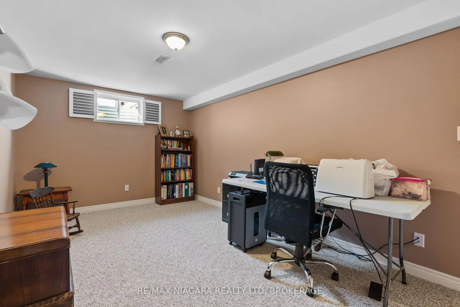 Photo 18 of 208 Autumn Crescent, Welland, West Welland — HOMEH