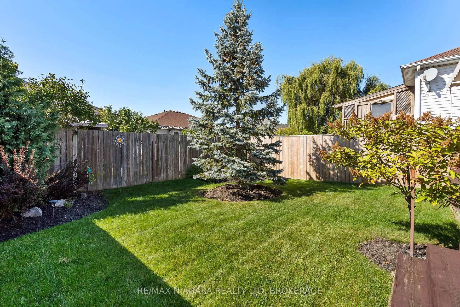 Photo 24 of 208 Autumn Crescent, Welland, West Welland — HOMEH