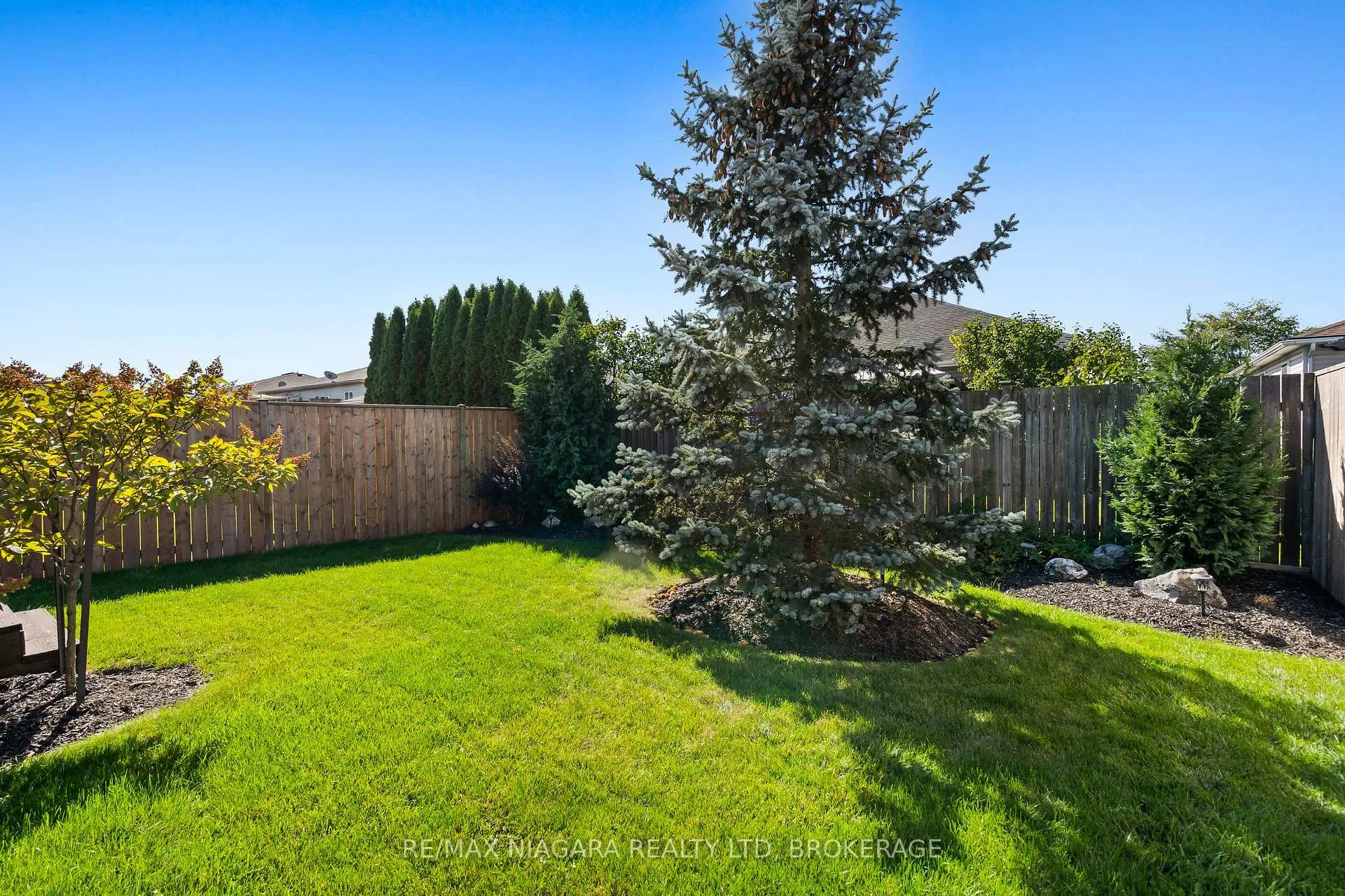 Photo 26 of 208 Autumn Crescent, Welland, West Welland — HOMEH