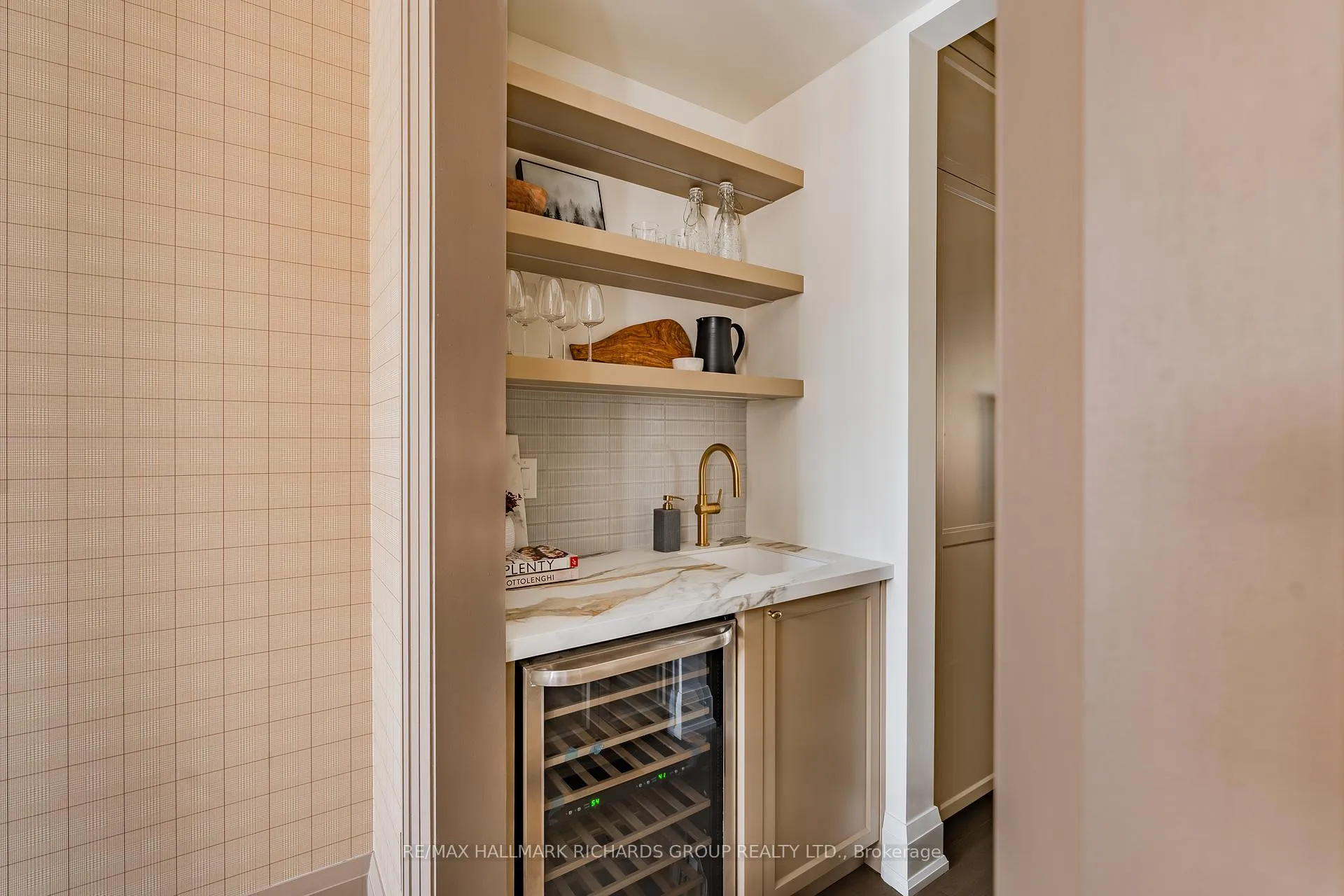 Photo 6 of 42A Elmer Avenue, Toronto, The Beaches — HOMEH