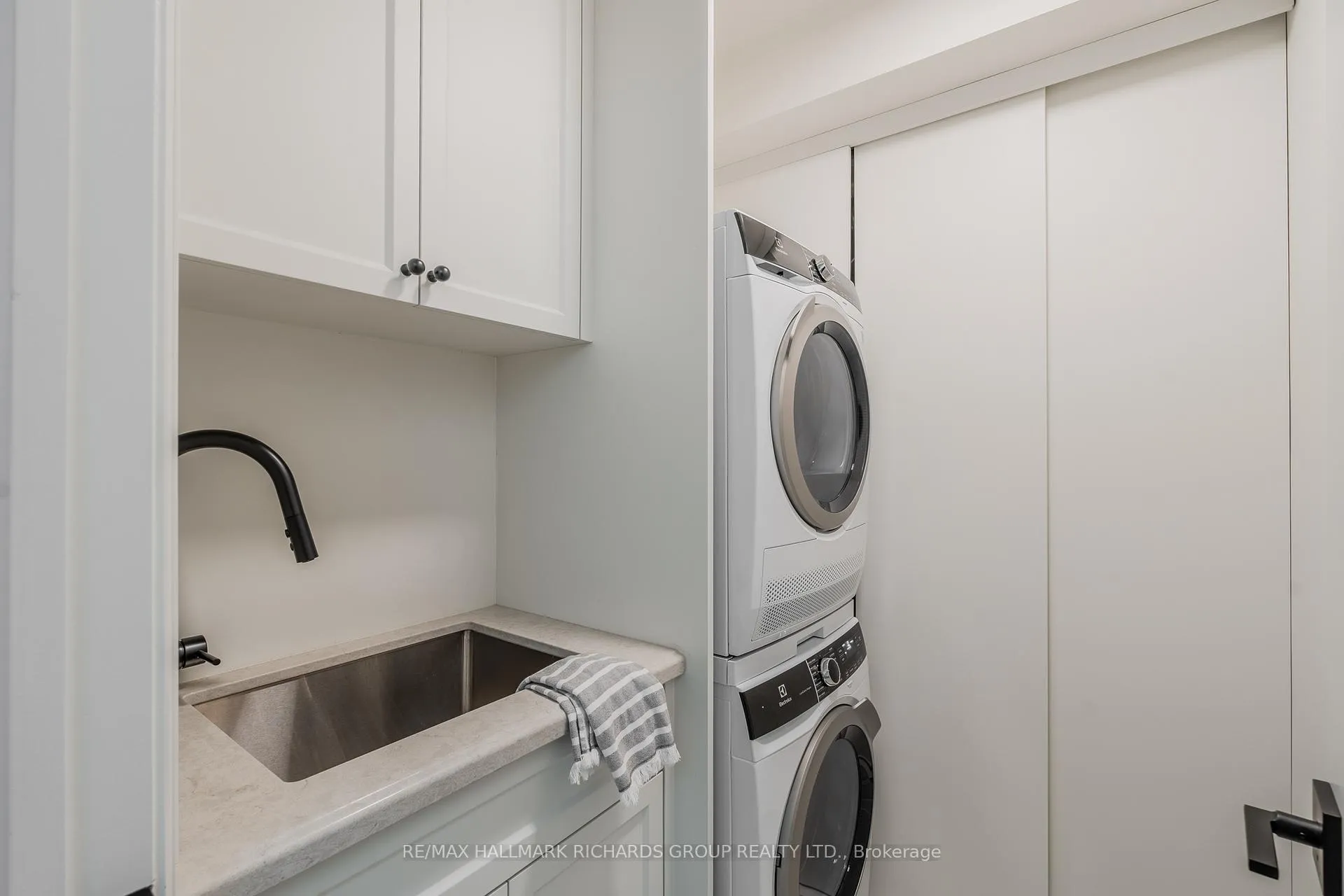 Photo 19 of 42A Elmer Avenue, Toronto, The Beaches — HOMEH