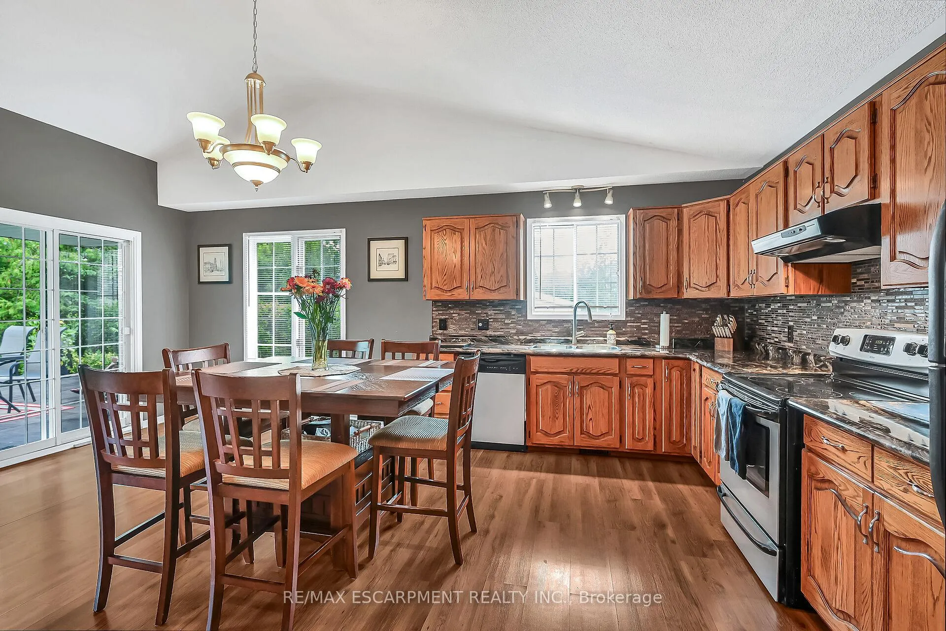 Photo 7 of 33 Marley Crescent, Haldimand — HOMEH