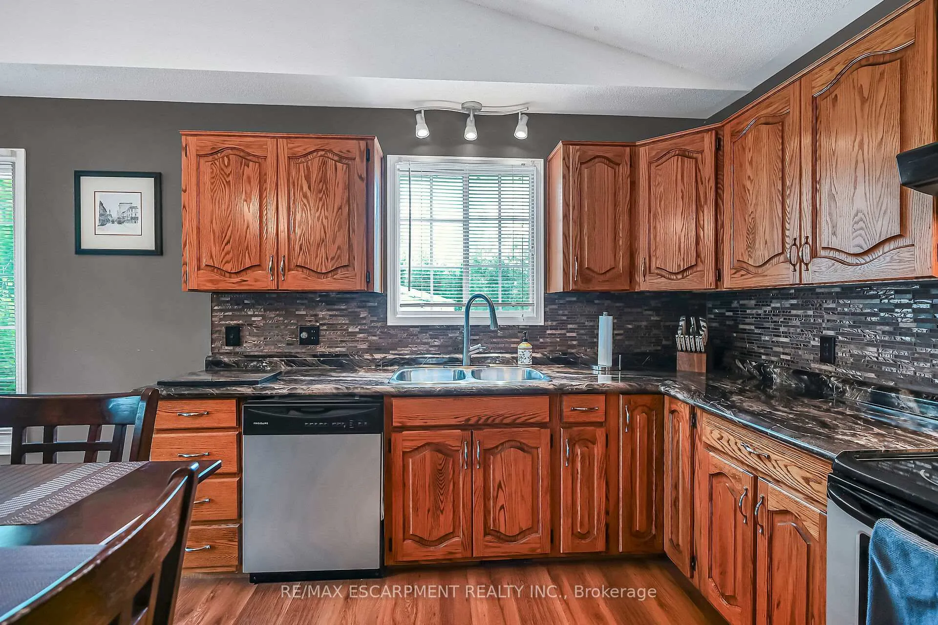 Photo 8 of 33 Marley Crescent, Haldimand — HOMEH