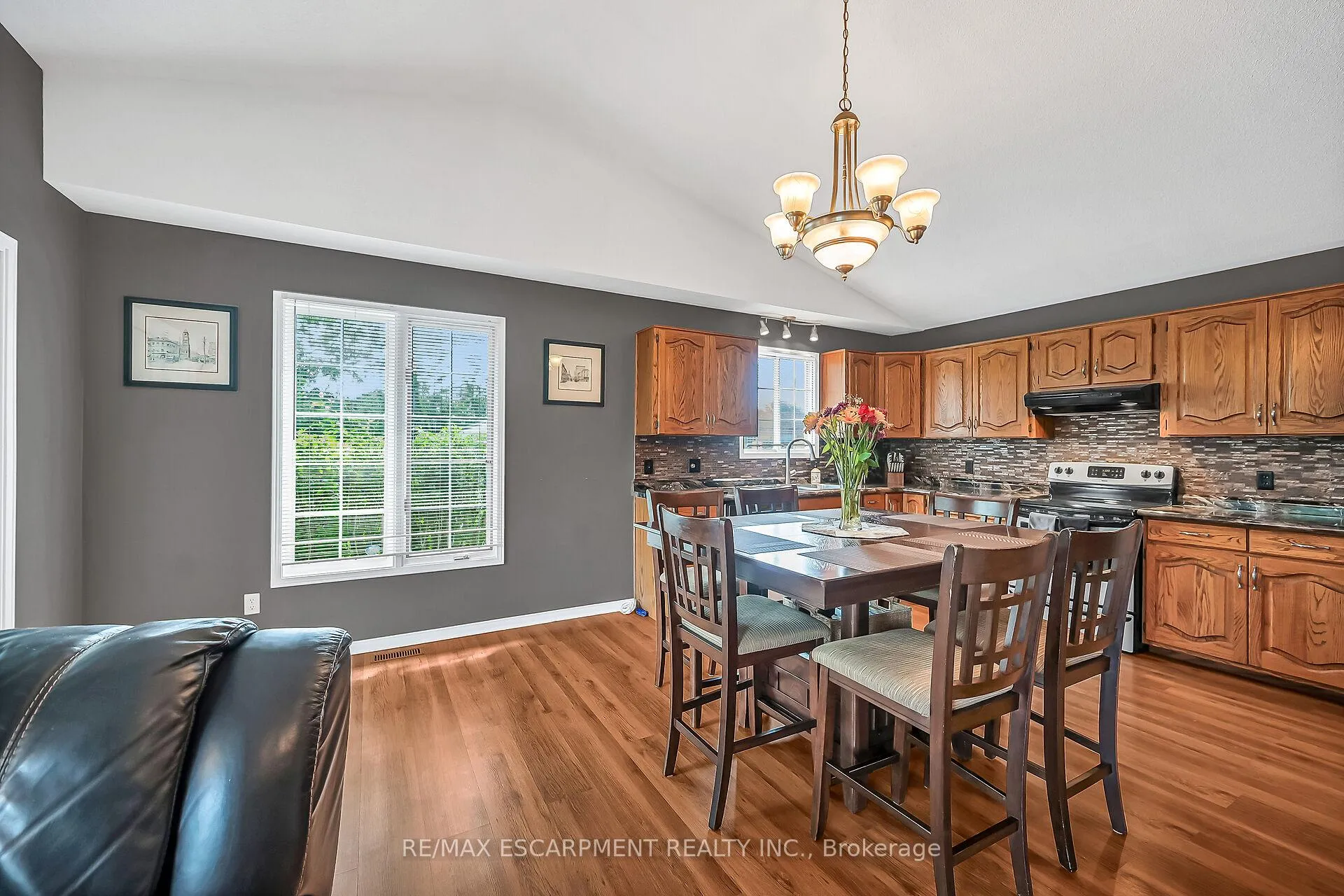 Photo 9 of 33 Marley Crescent, Haldimand — HOMEH
