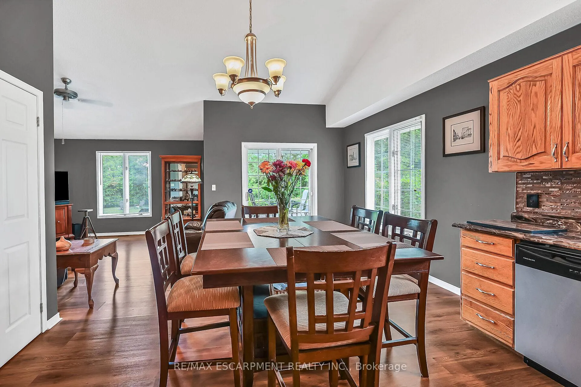Photo 10 of 33 Marley Crescent, Haldimand — HOMEH