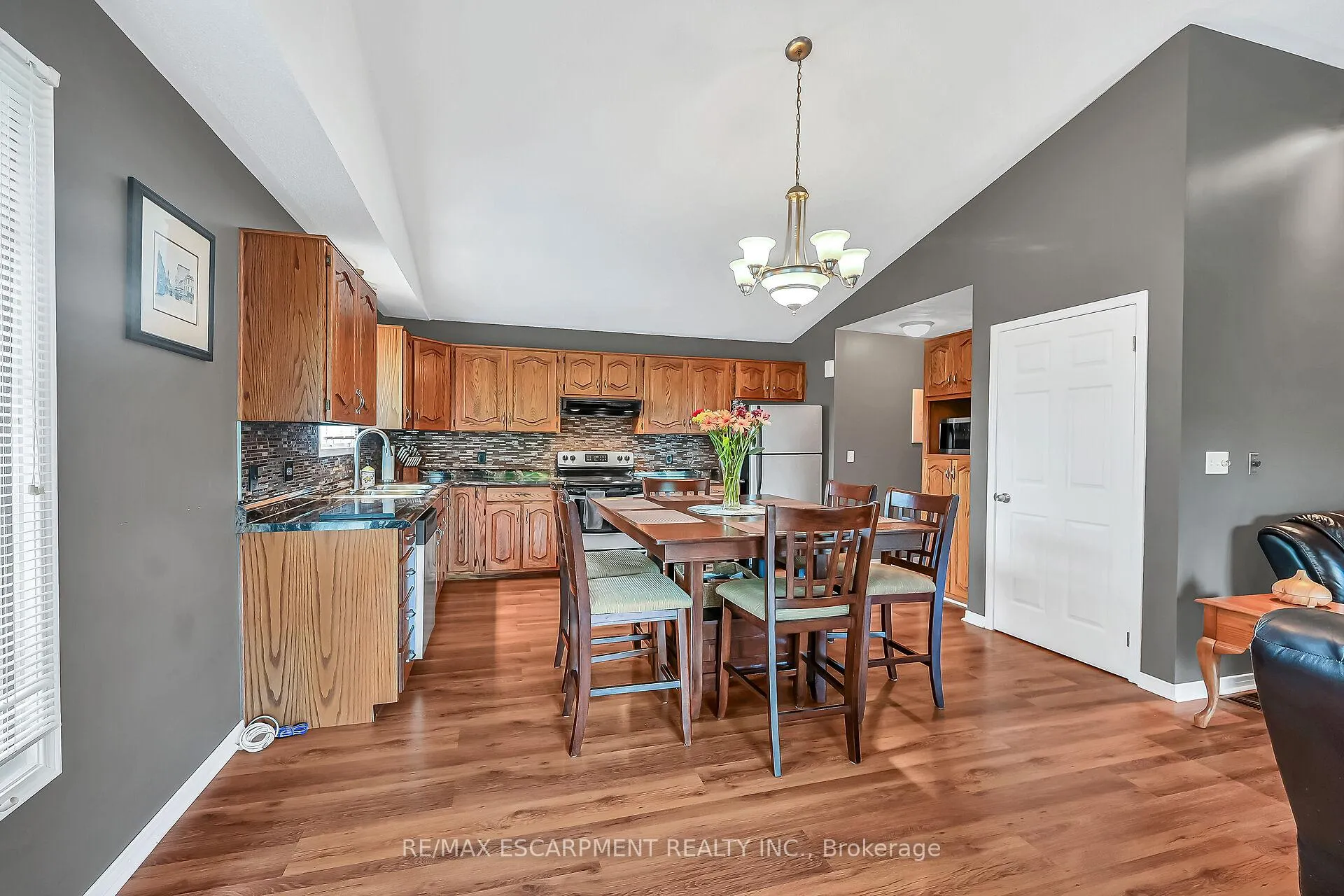 Photo 12 of 33 Marley Crescent, Haldimand — HOMEH