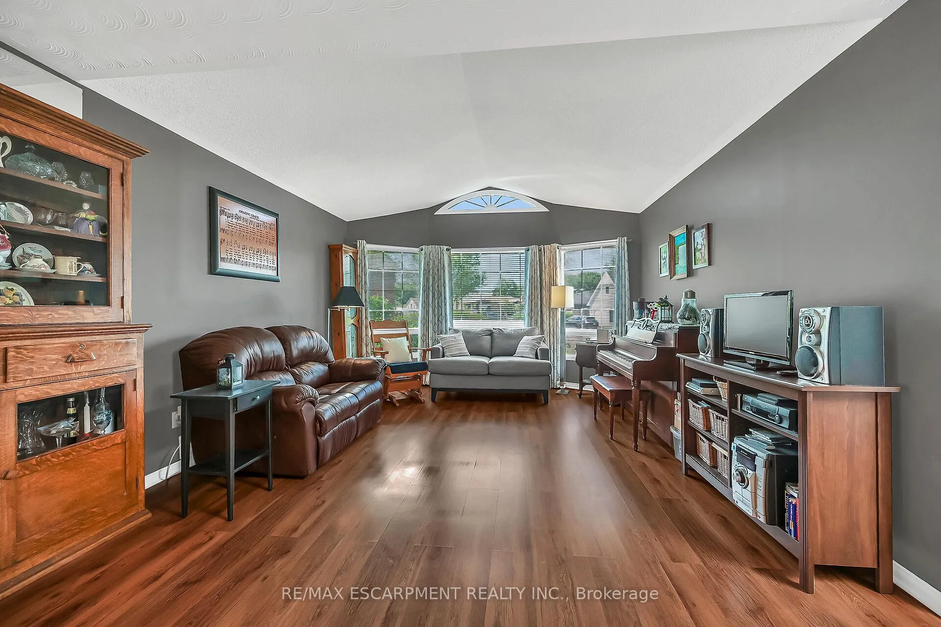 Photo 26 of 33 Marley Crescent, Haldimand — HOMEH