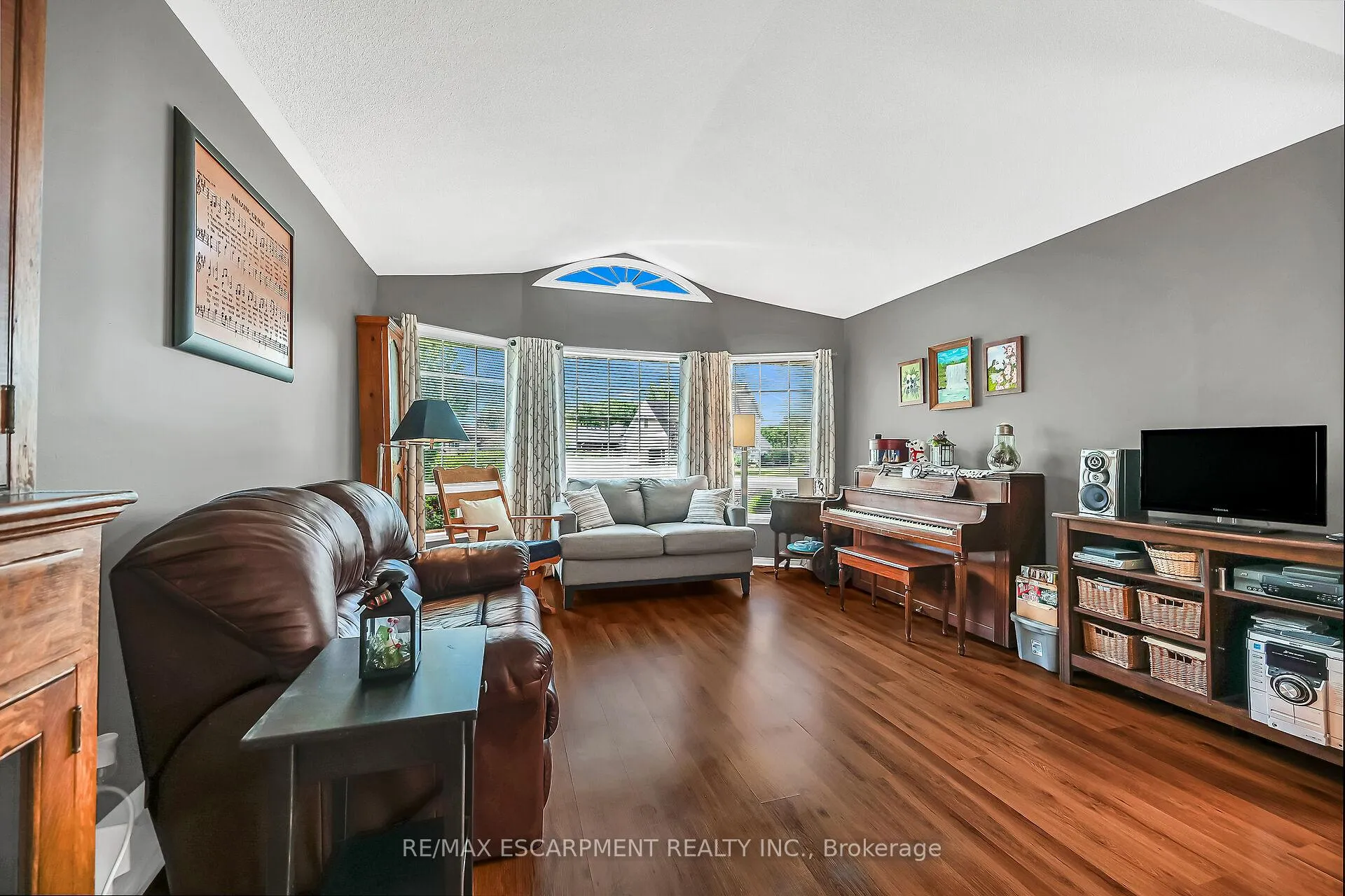 Photo 27 of 33 Marley Crescent, Haldimand — HOMEH