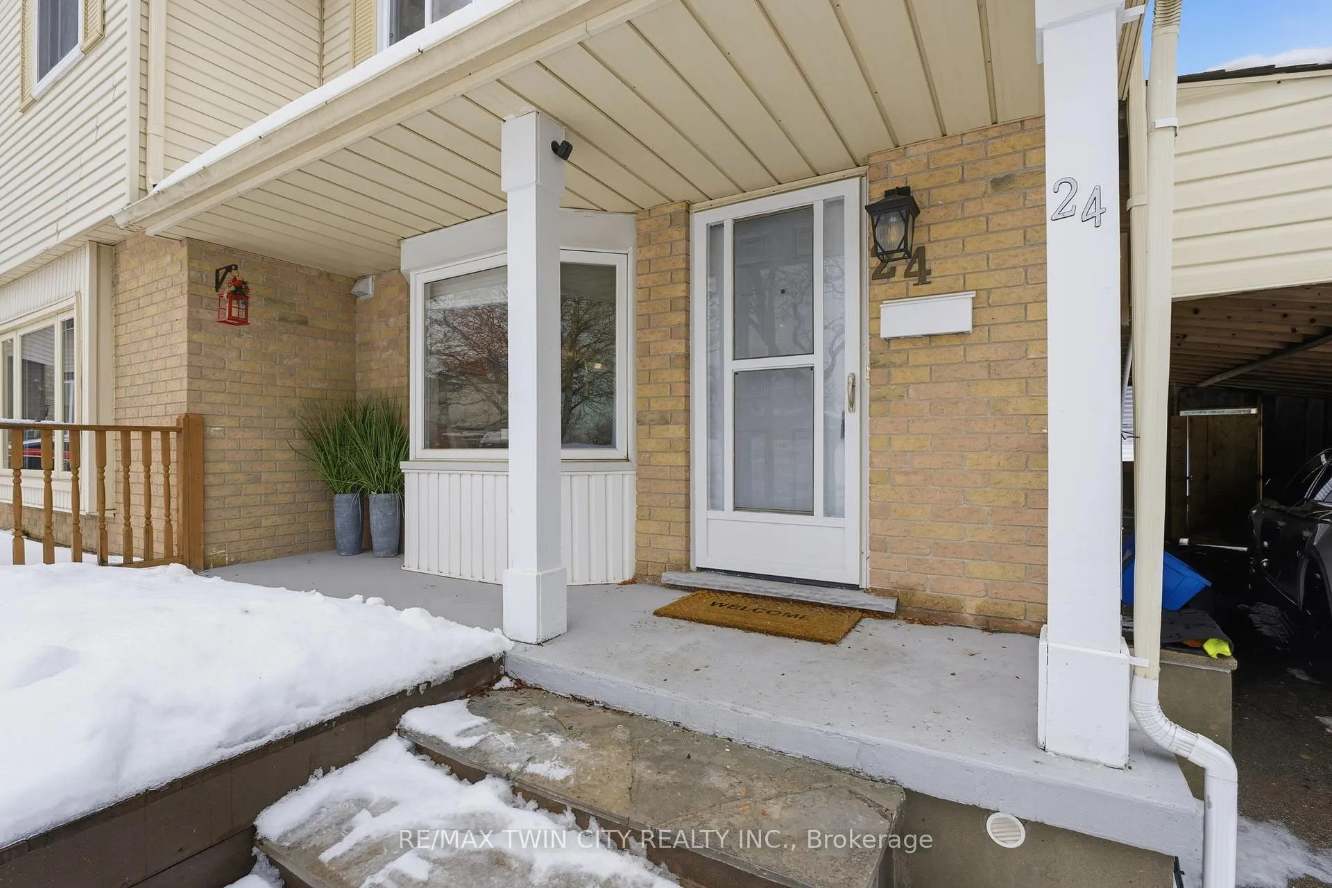 Photo 2 of 24 Catalina Court, Kitchener — HOMEH