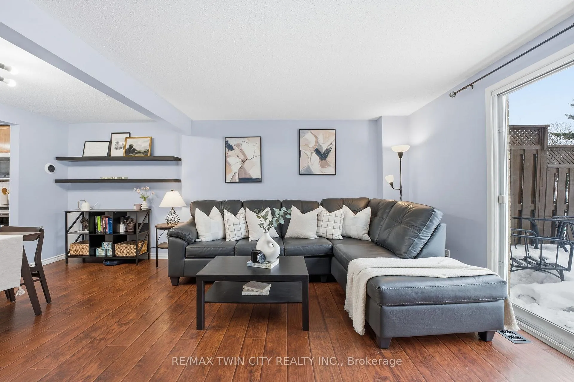 Photo 4 of 24 Catalina Court, Kitchener — HOMEH