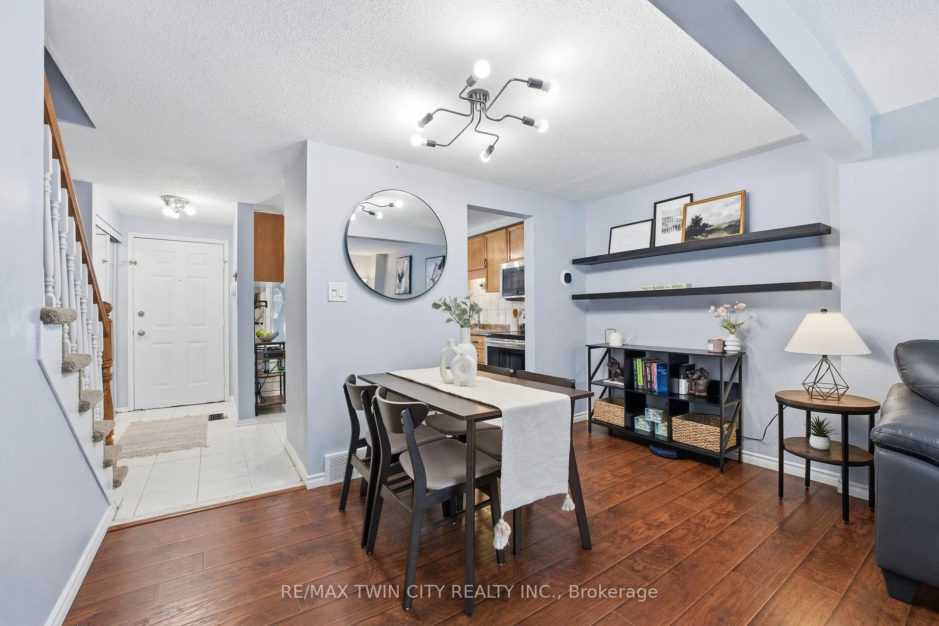 Photo 5 of 24 Catalina Court, Kitchener — HOMEH