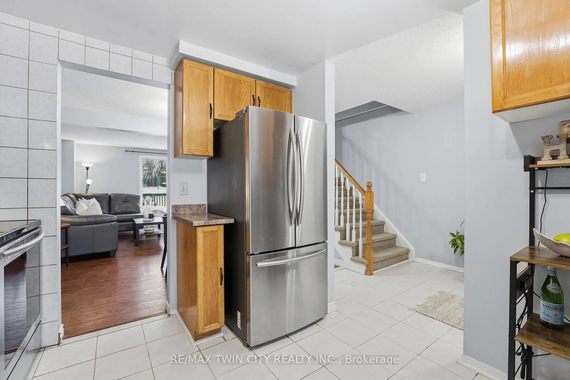 Photo 8 of 24 Catalina Court, Kitchener — HOMEH