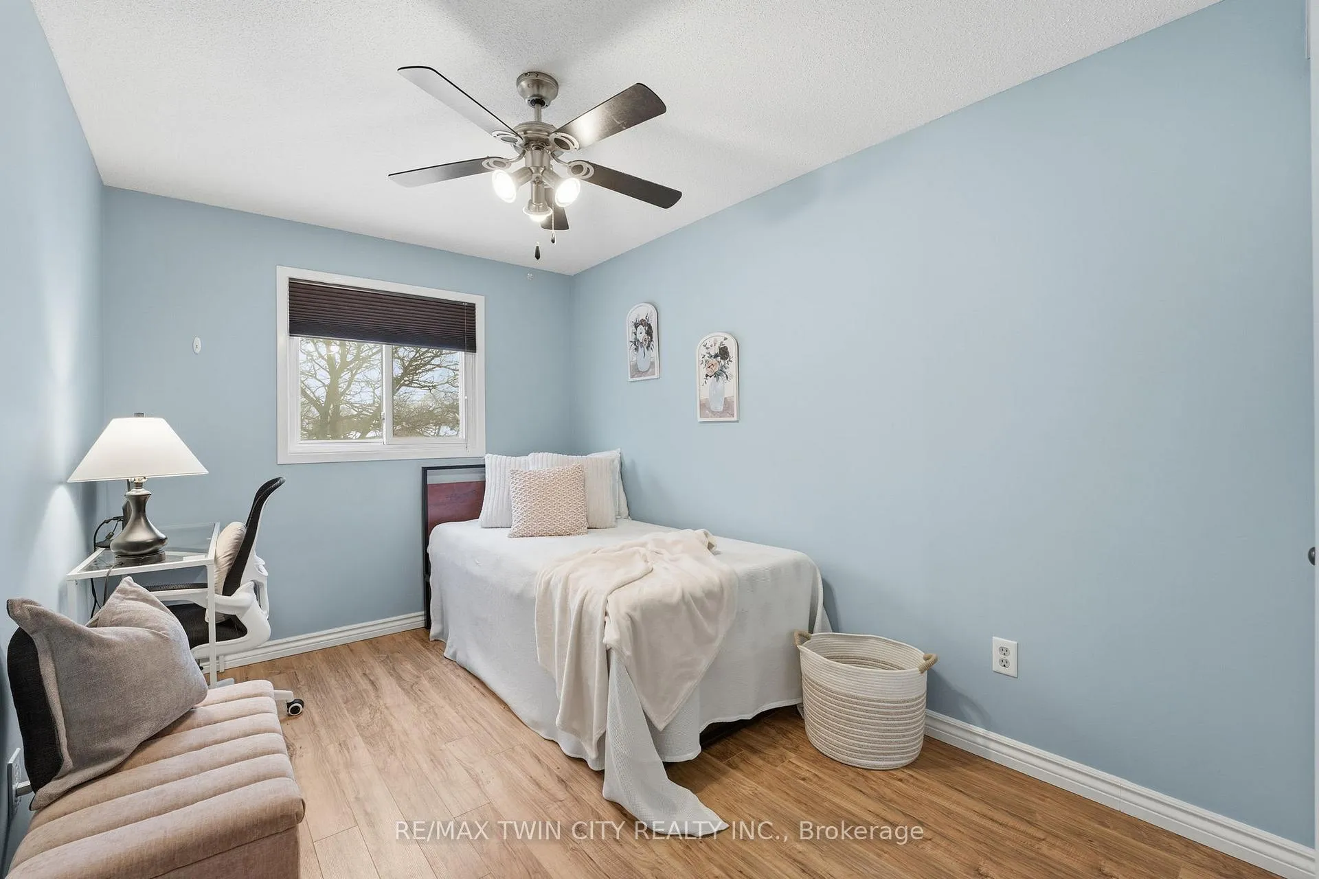 Photo 12 of 24 Catalina Court, Kitchener — HOMEH